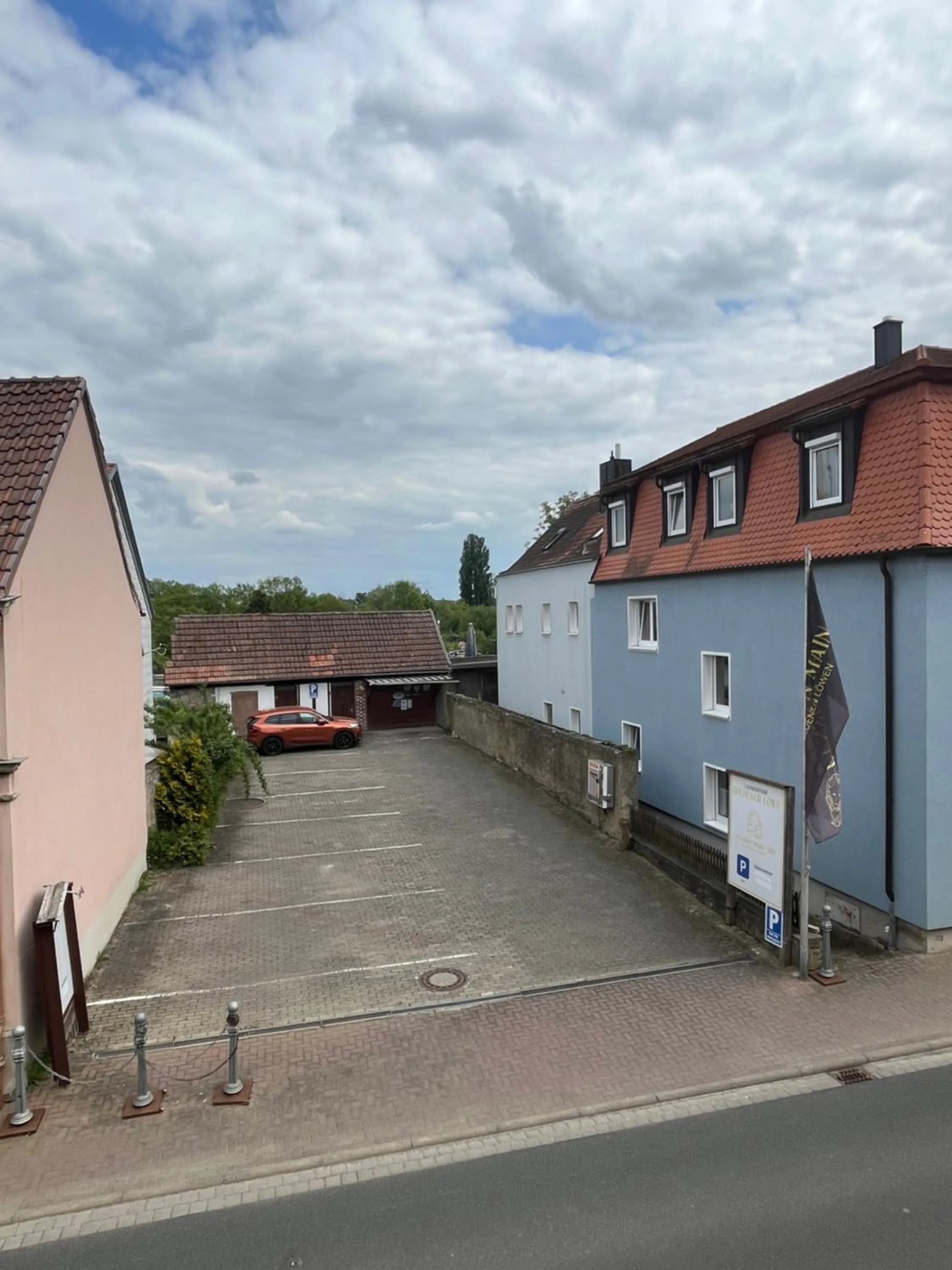 Parking in Pension Main-Art