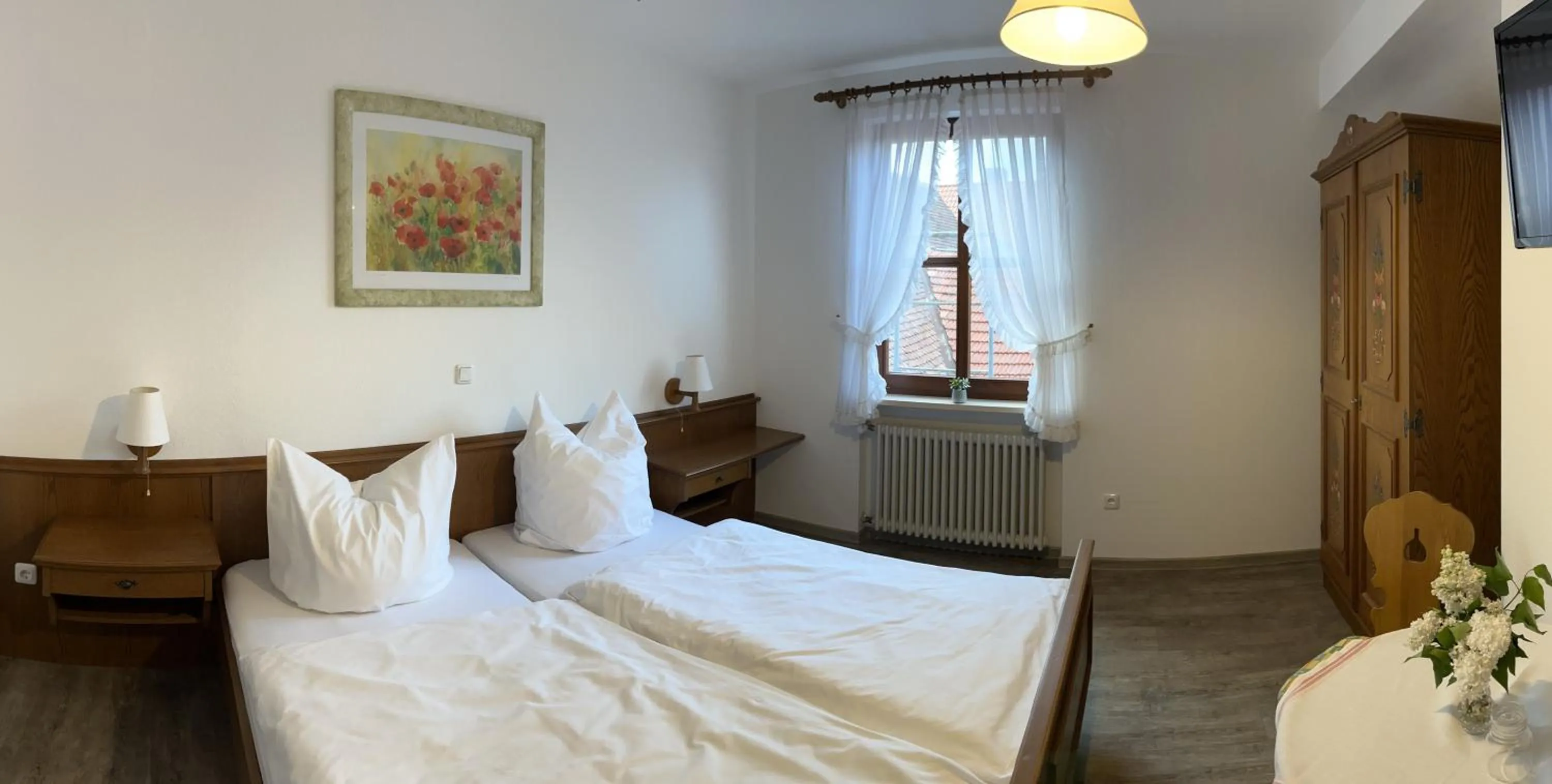 Bed in Pension Main-Art