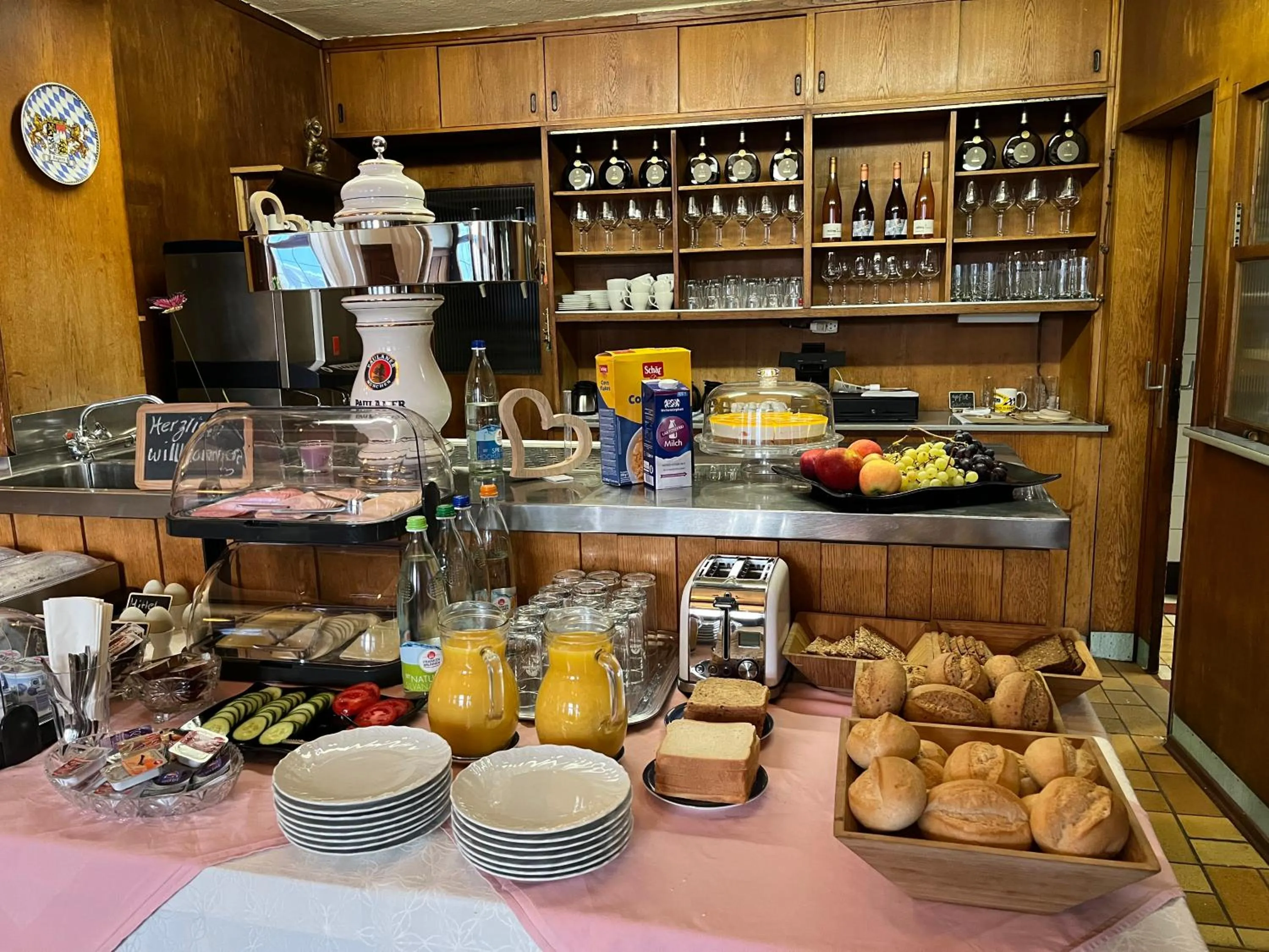 Breakfast in Pension Main-Art