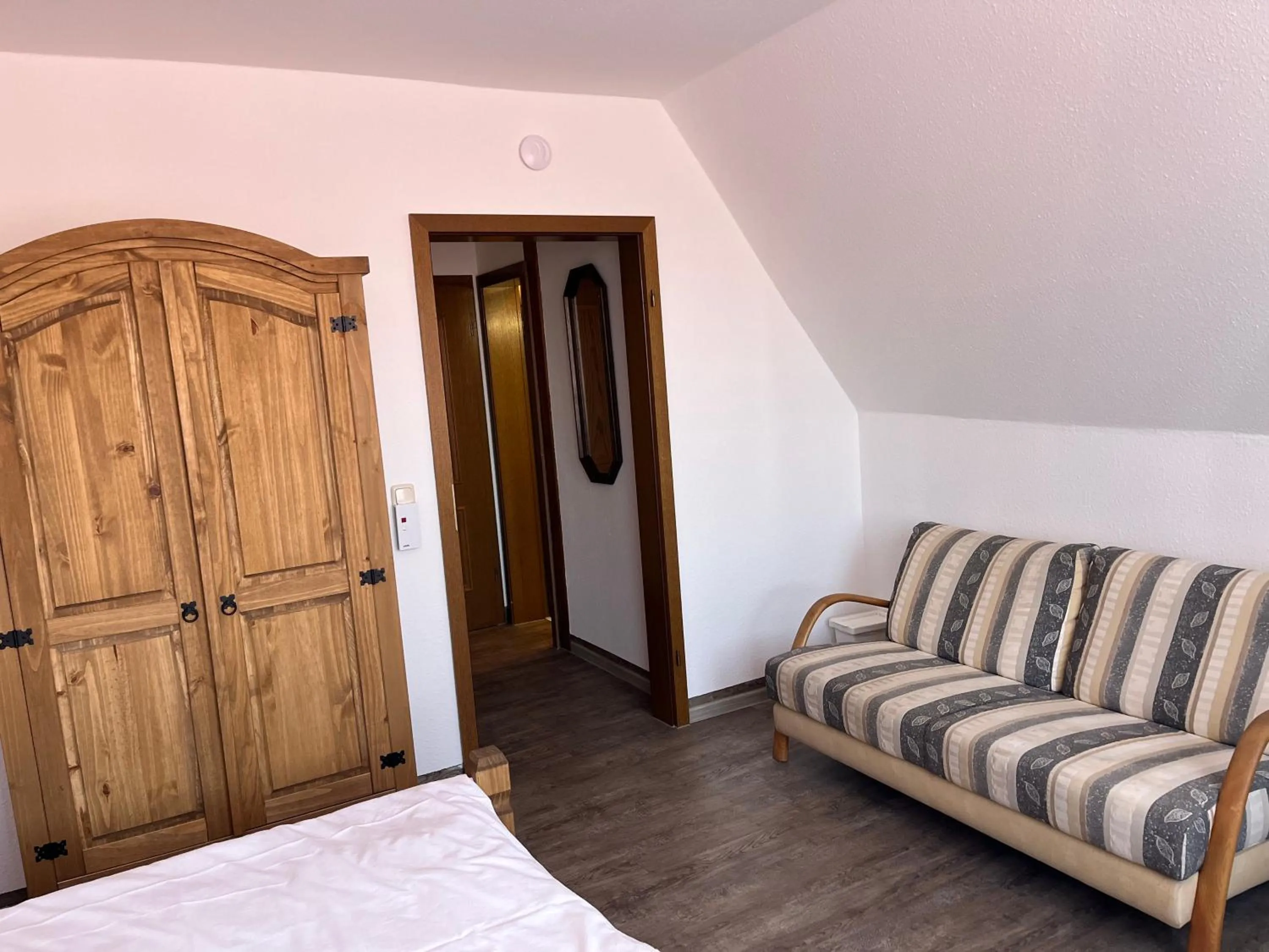 Photo of the whole room, Bed in Pension Main-Art