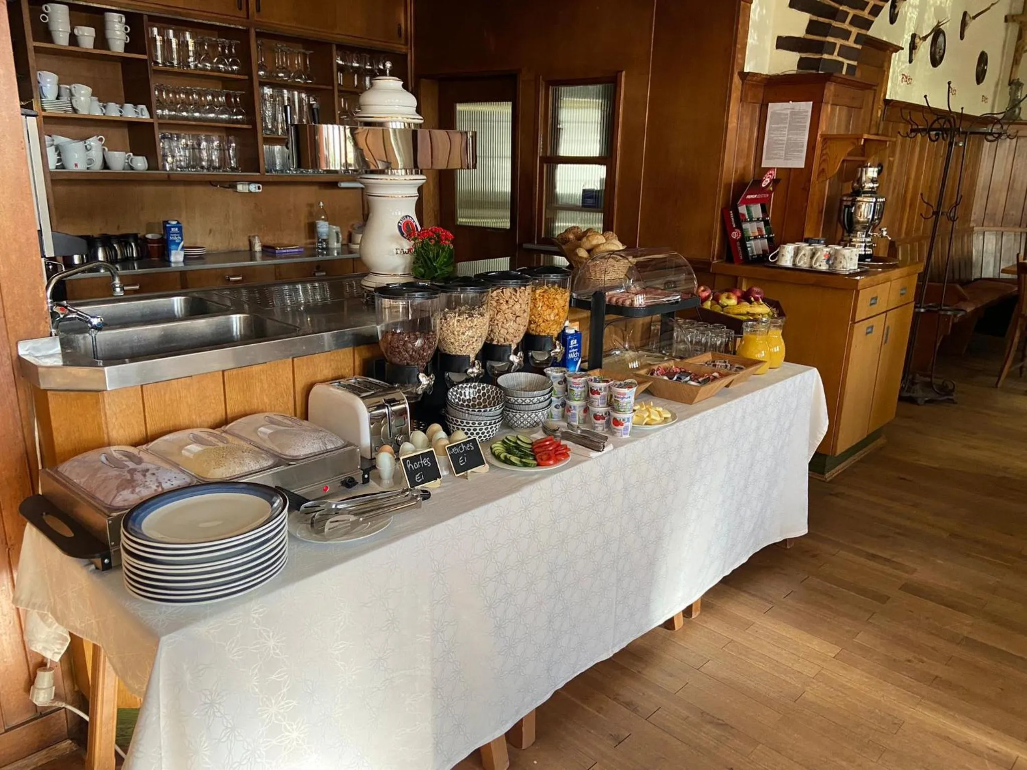 Food and drinks in Pension Main-Art