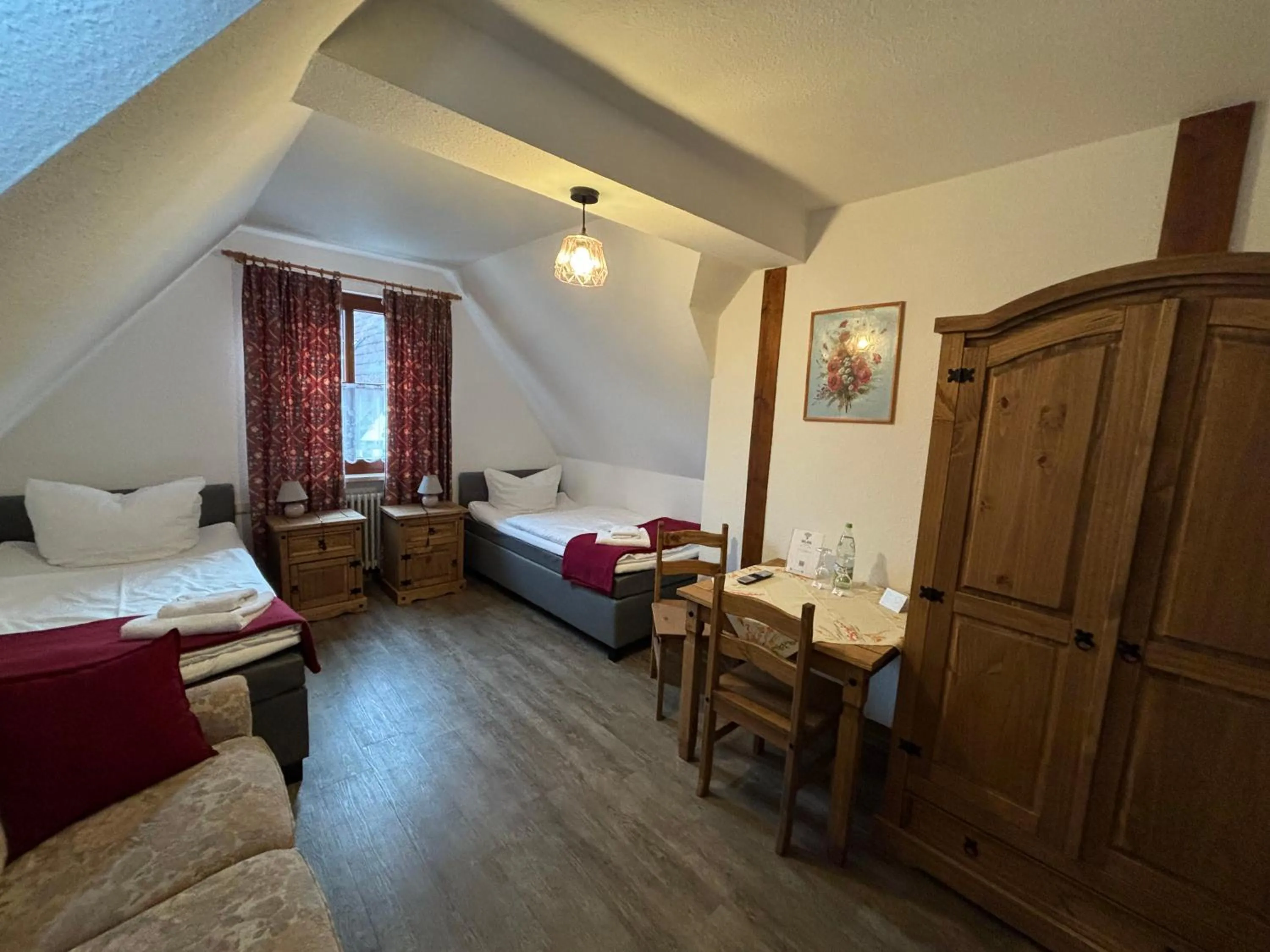 Photo of the whole room, Bed in Pension Main-Art