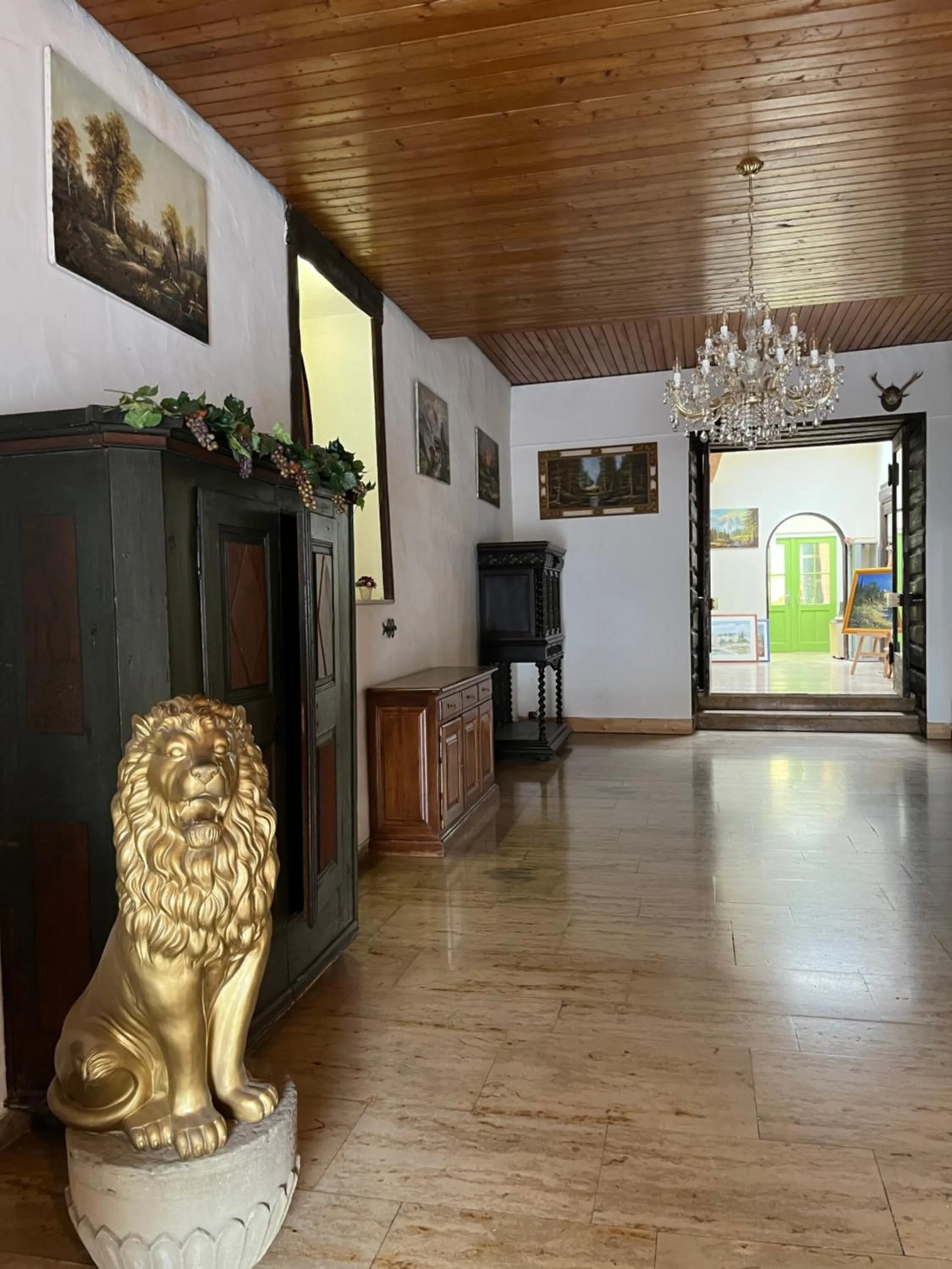 Facade/entrance in Pension Main-Art