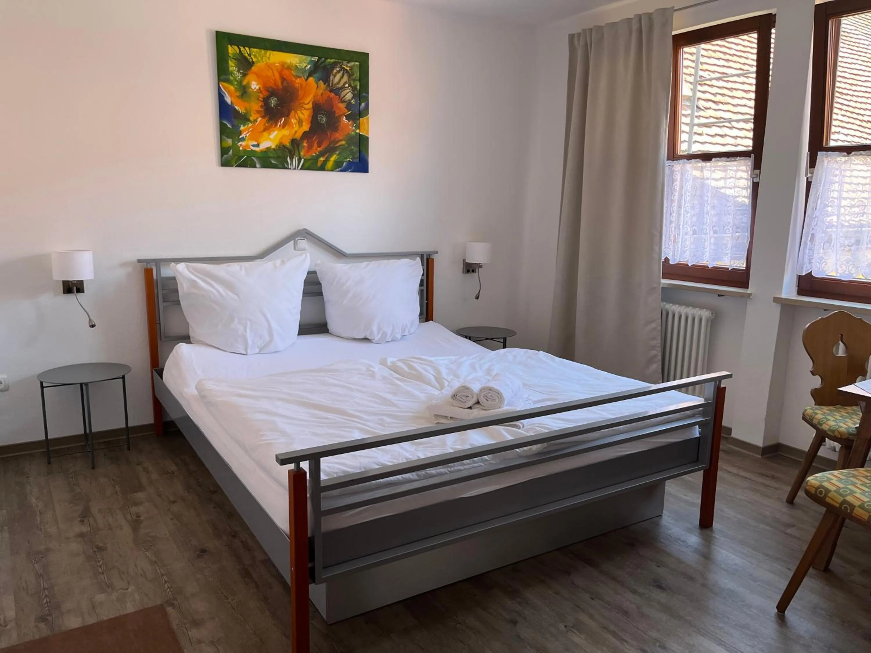 Bed in Pension Main-Art