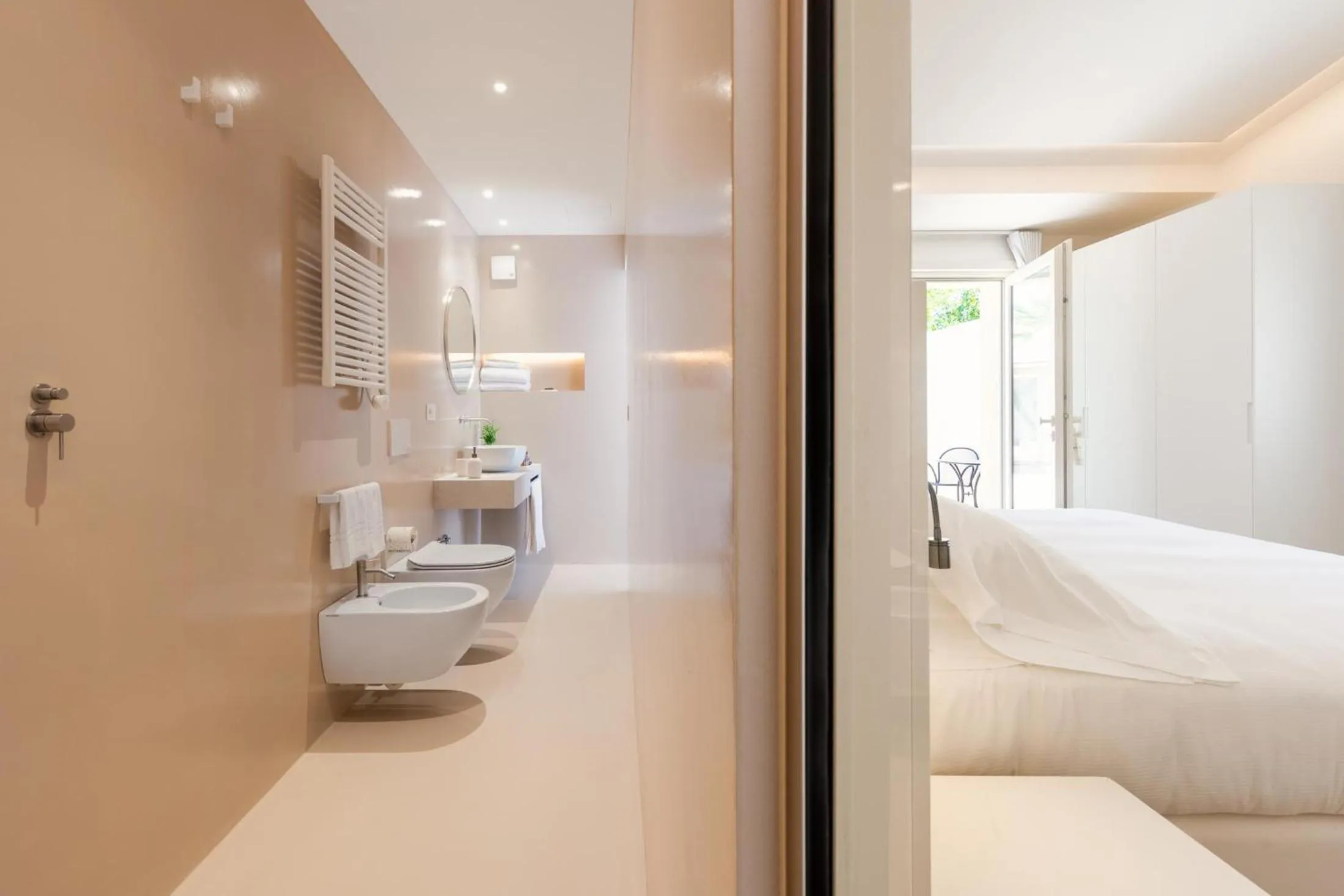 Bathroom, Bed in Dimora Caiammari Luxury Hotel & Spa