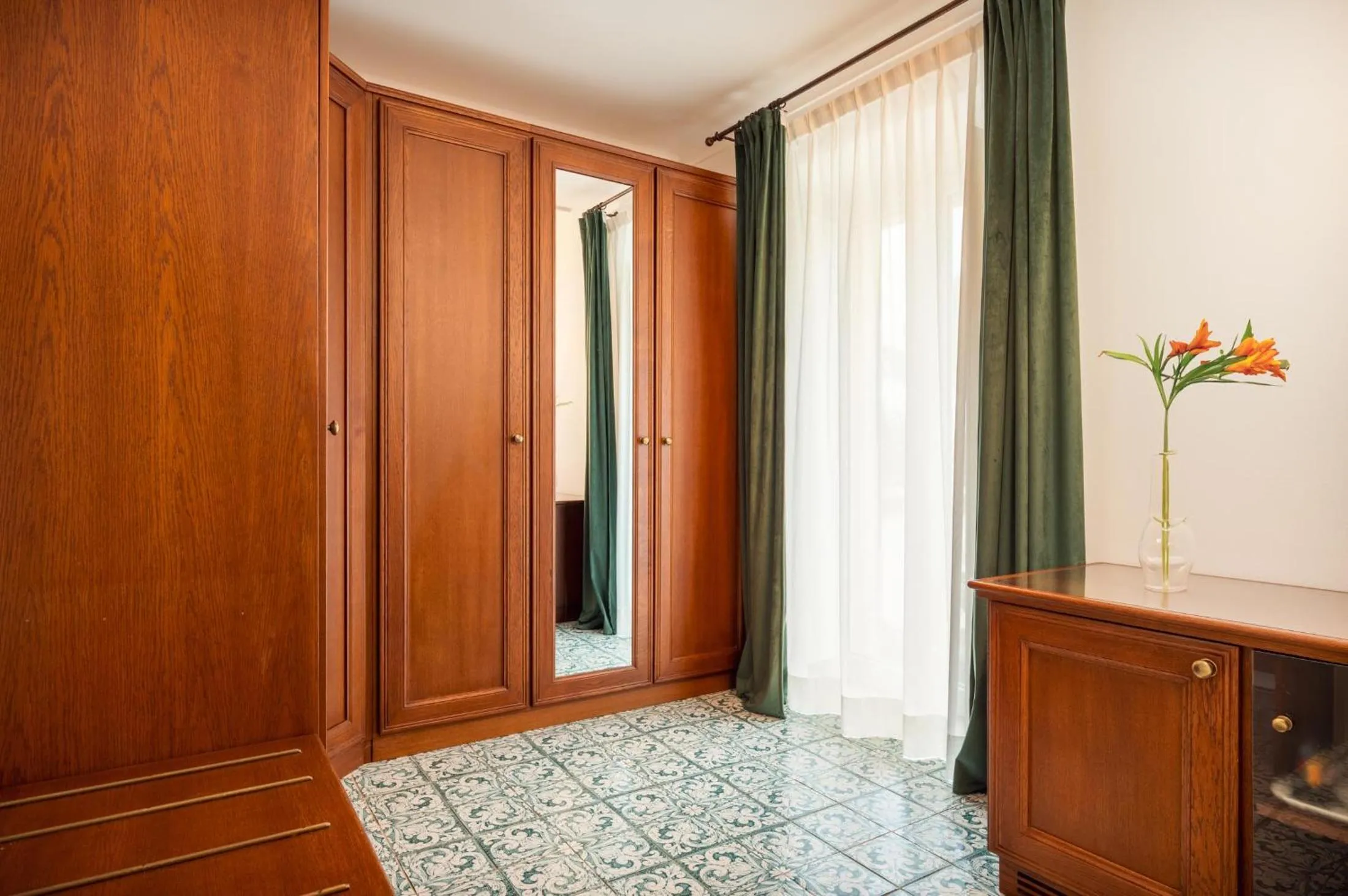 wardrobe in Dimora Caiammari Luxury Hotel & Spa
