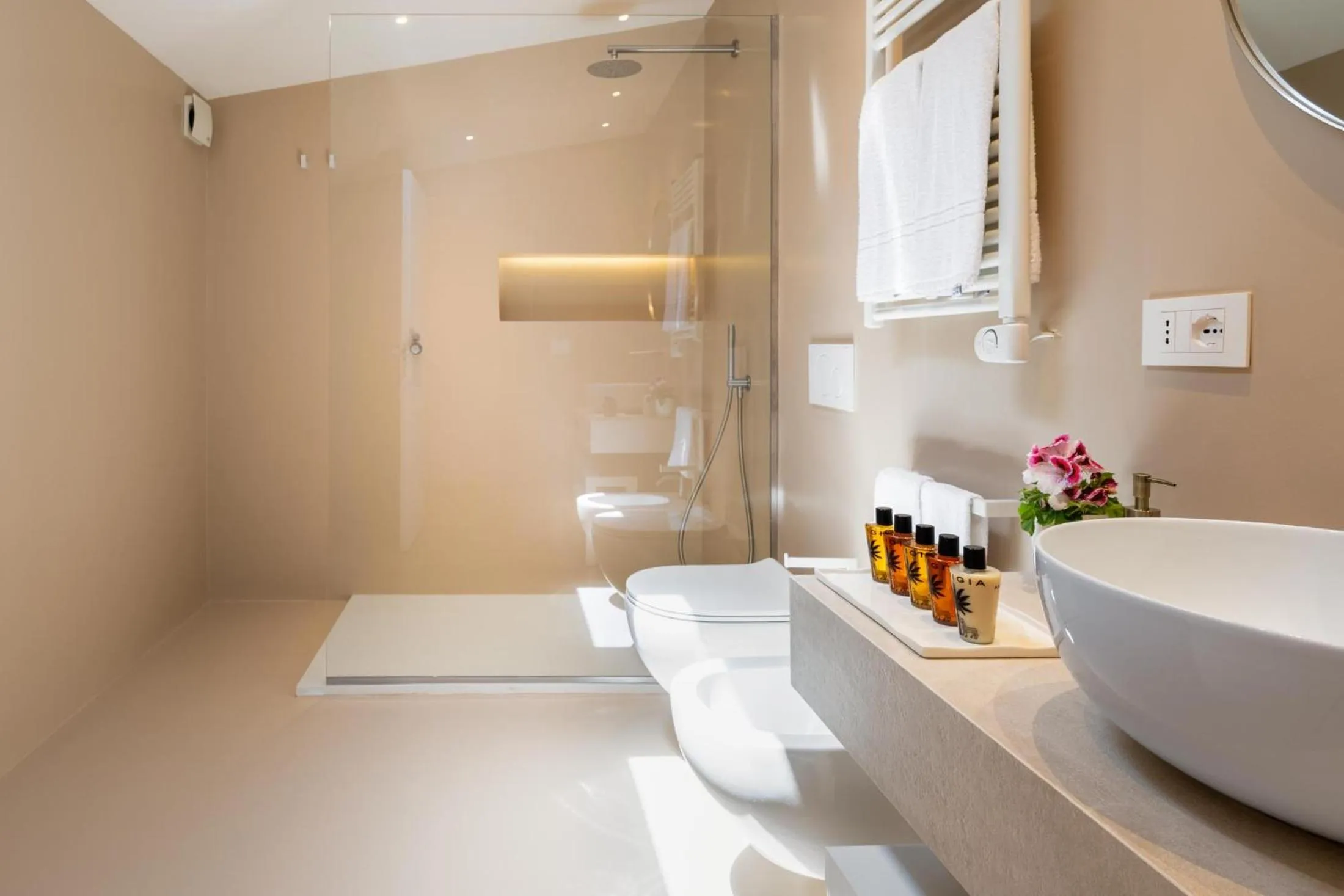 Shower in Dimora Caiammari Luxury Hotel & Spa