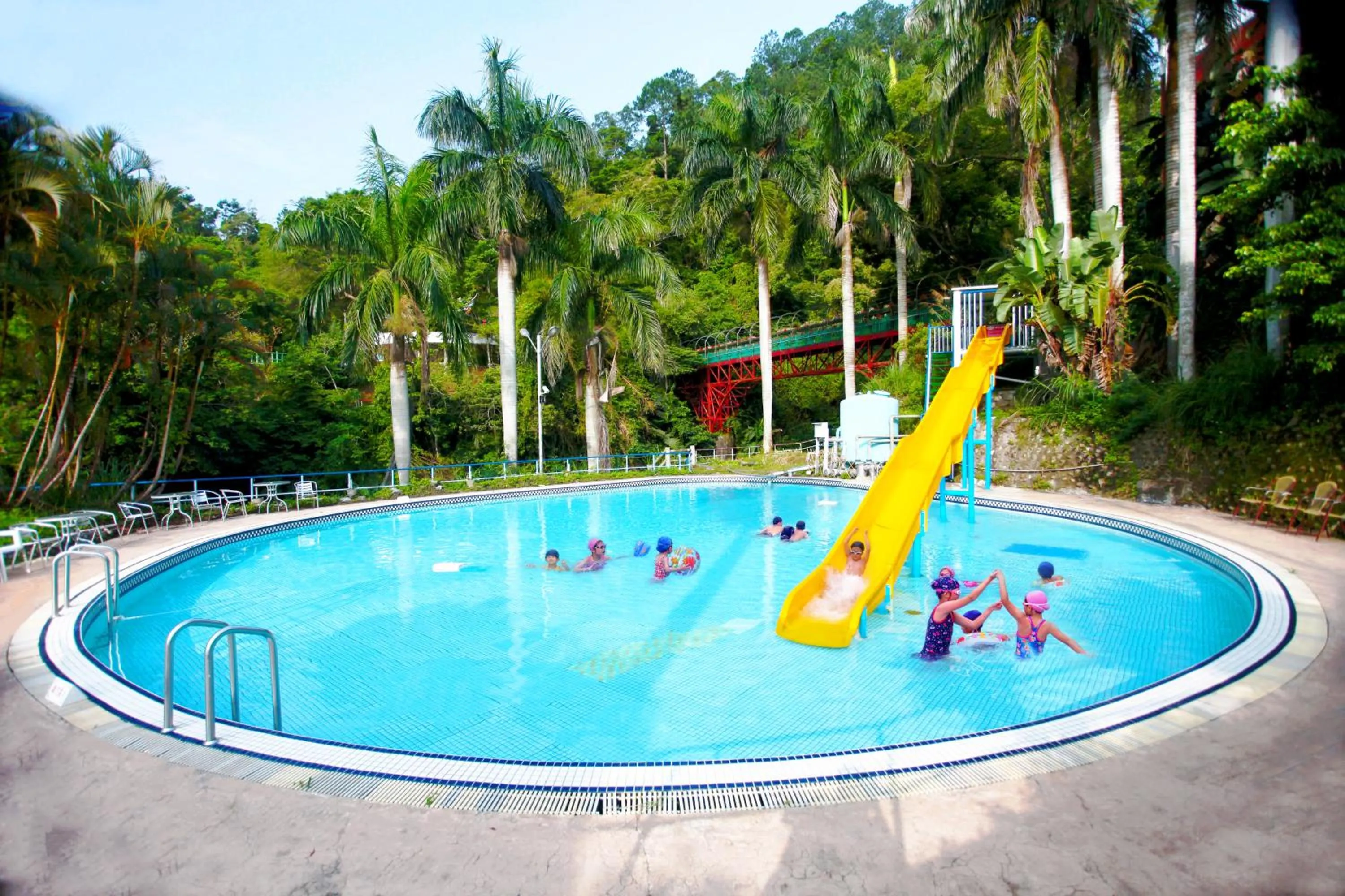 Swimming pool in Uni-Resort Mawutu