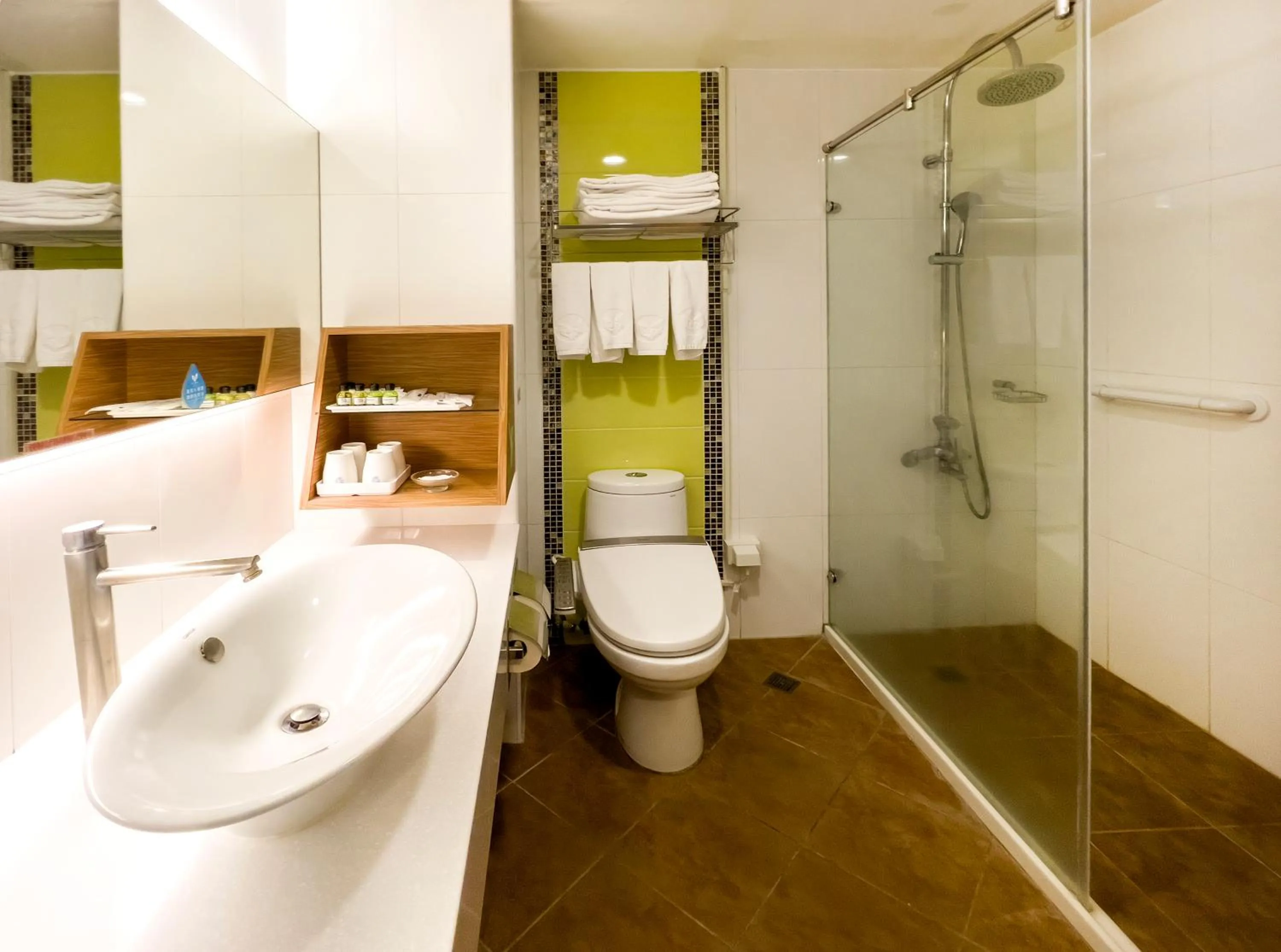 Shower in Uni-Resort Mawutu