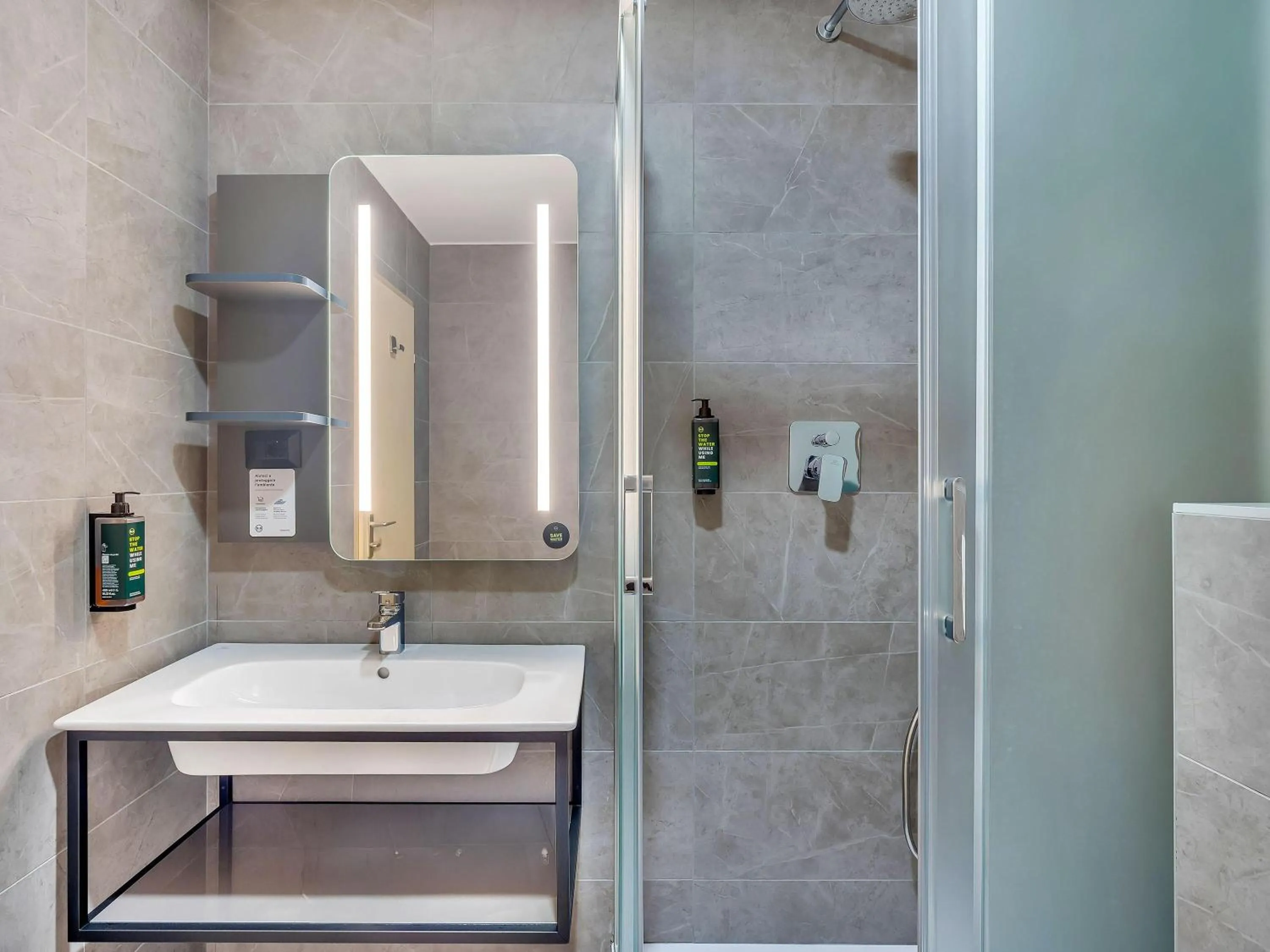 Bathroom in B&B HOTEL Milano Portello