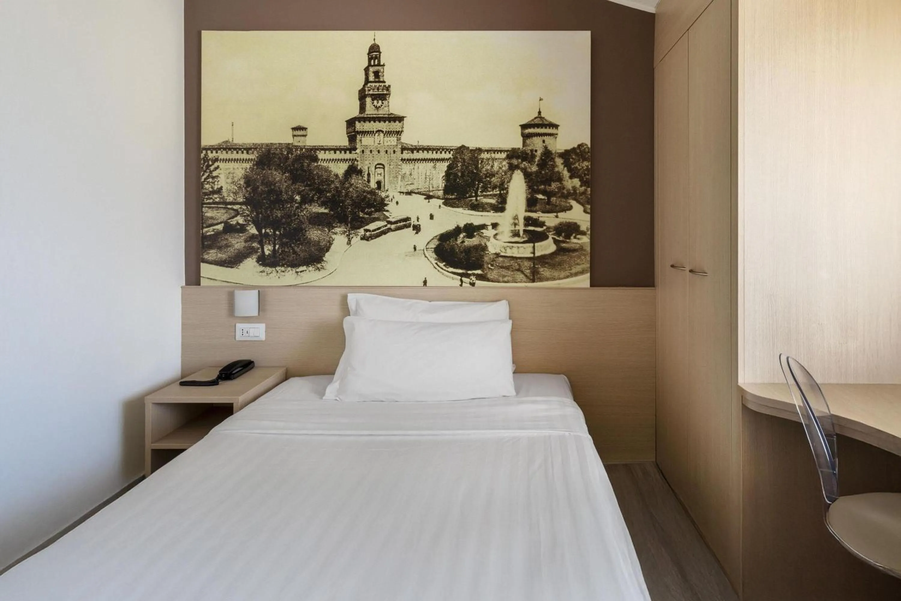 Photo of the whole room, Bed in B&B HOTEL Milano Portello