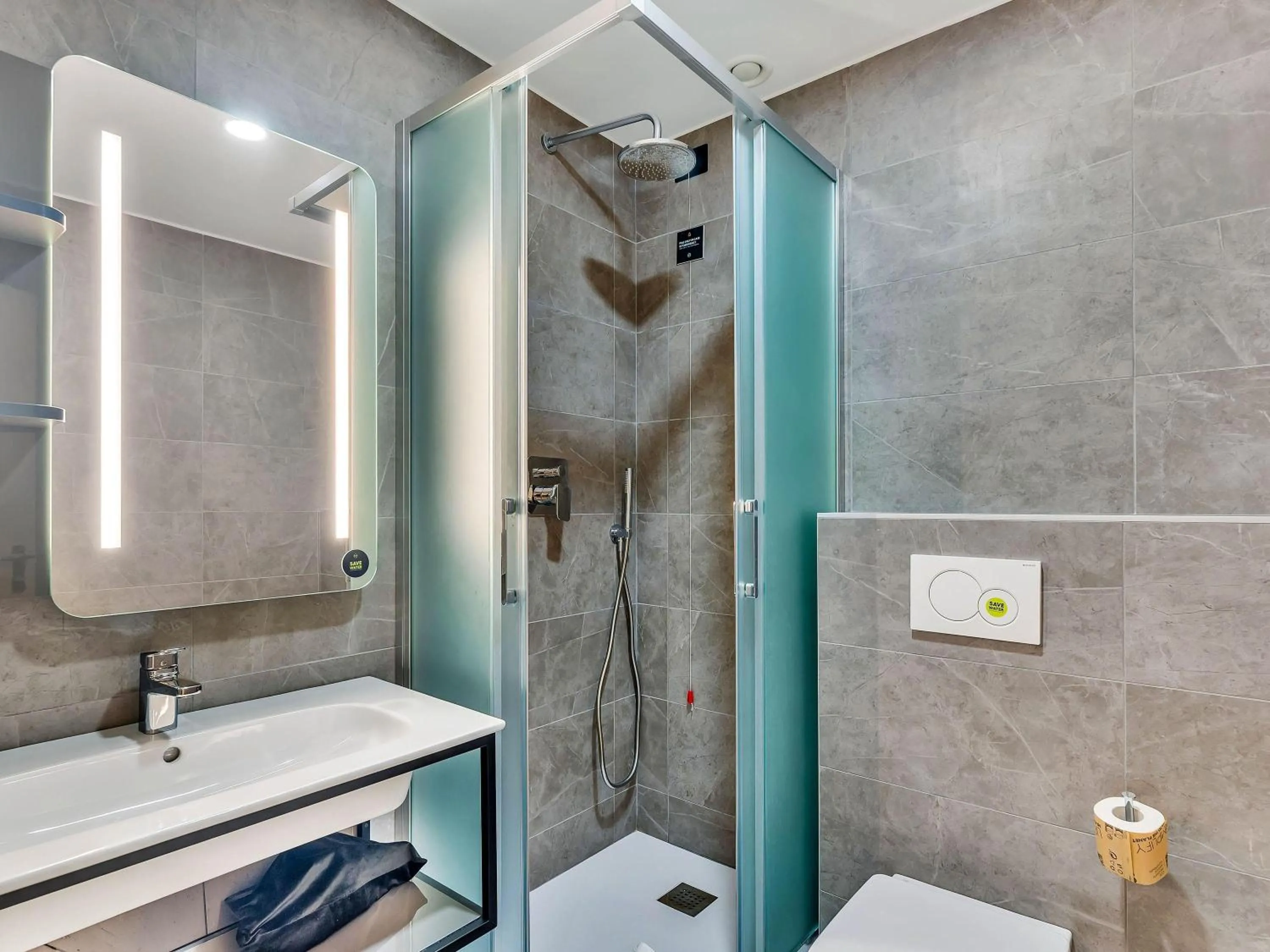 Bathroom in B&B HOTEL Milano Portello