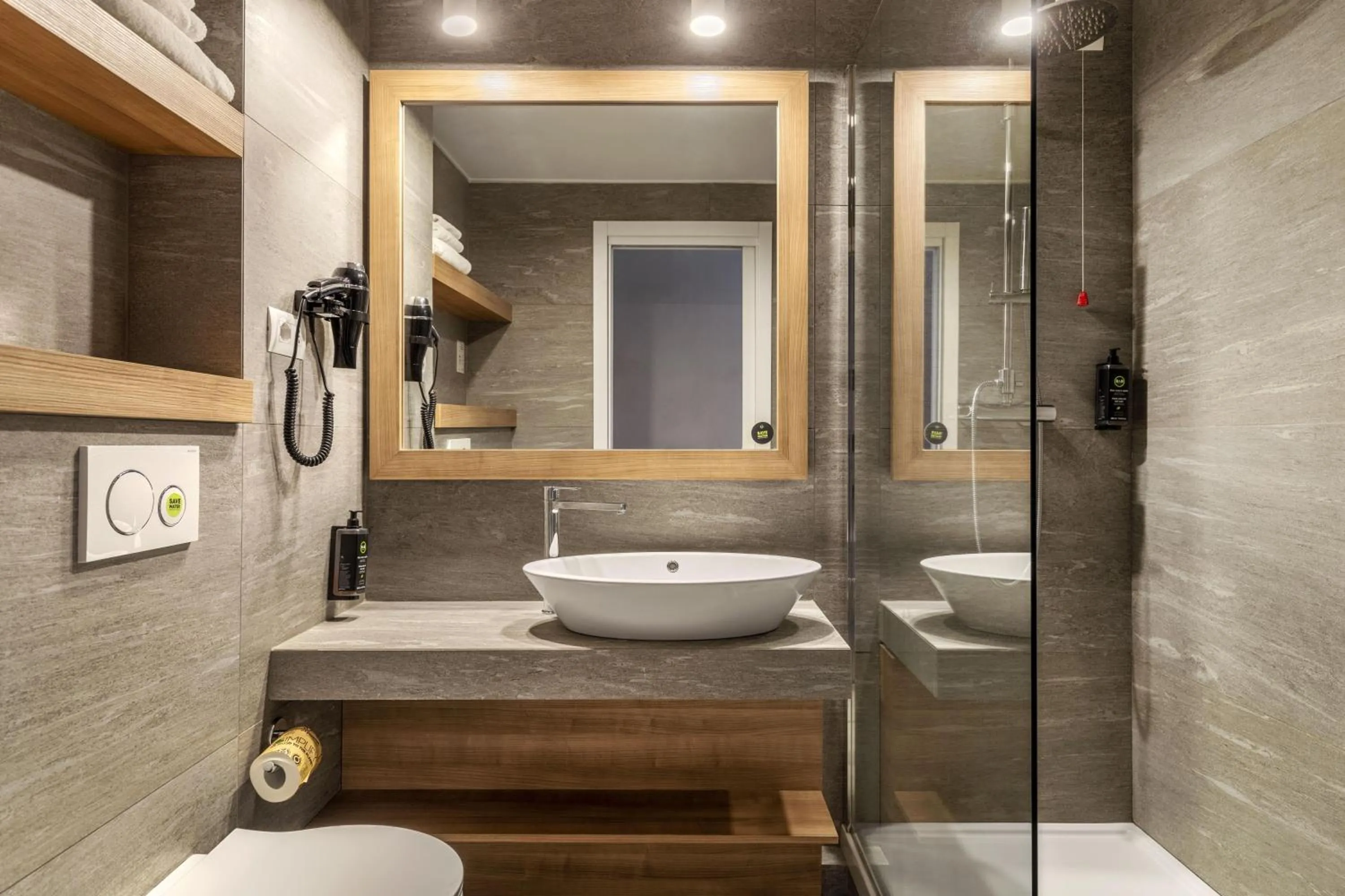 Photo of the whole room in B&B HOTEL Milano Portello