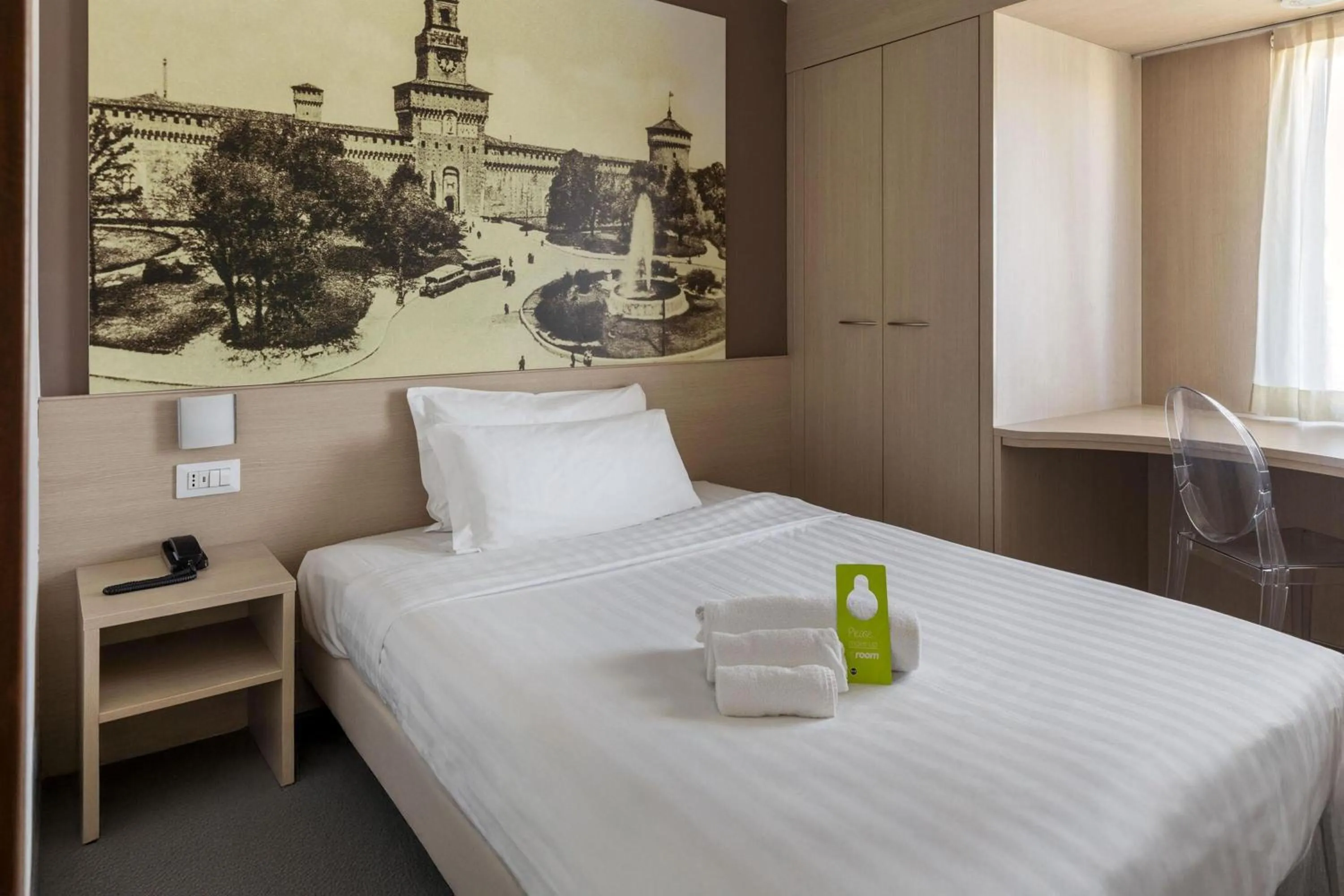 Photo of the whole room, Bed in B&B HOTEL Milano Portello