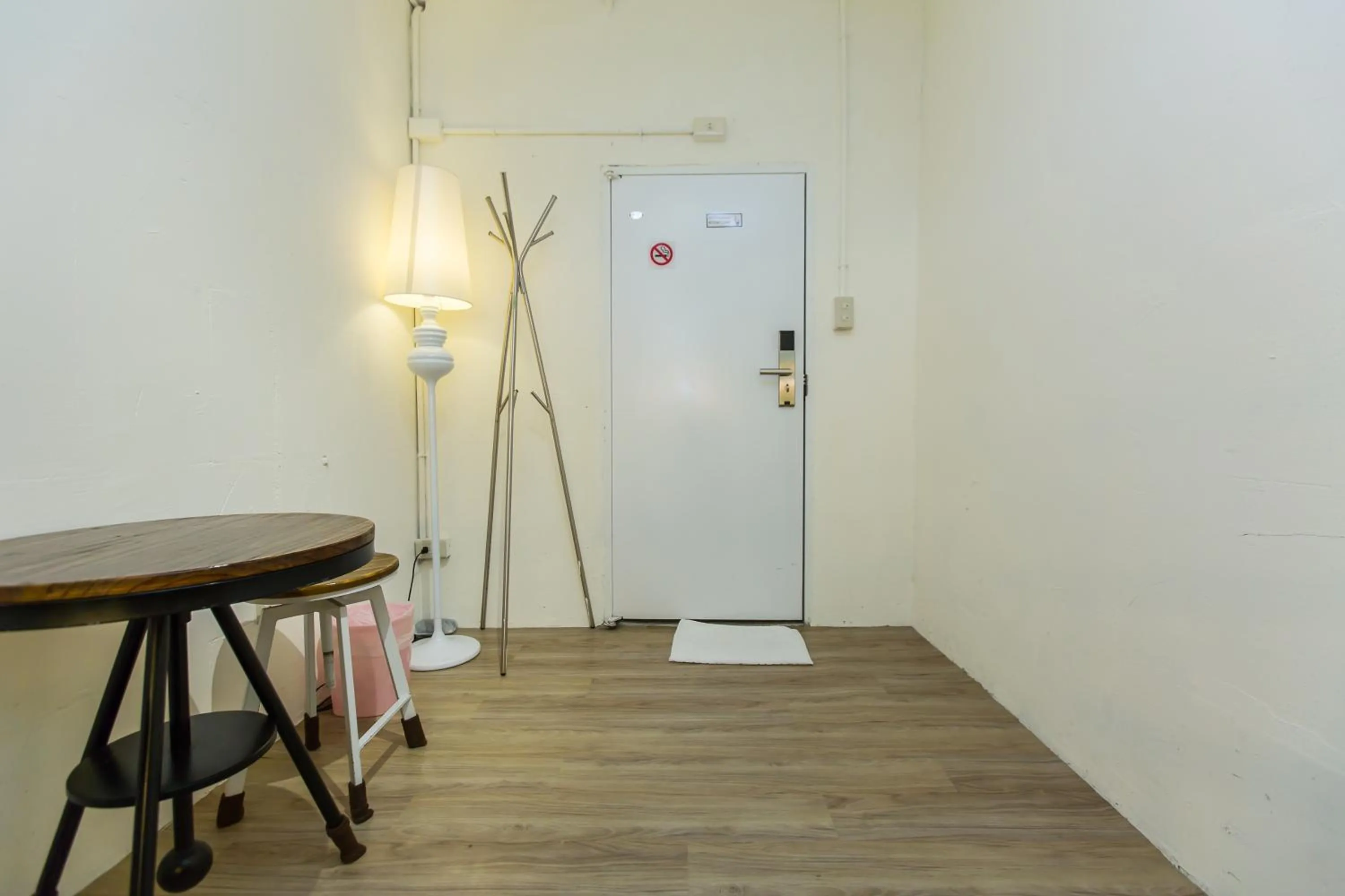 Photo of the whole room in Mr. Lobster’s Secret Den design hostel