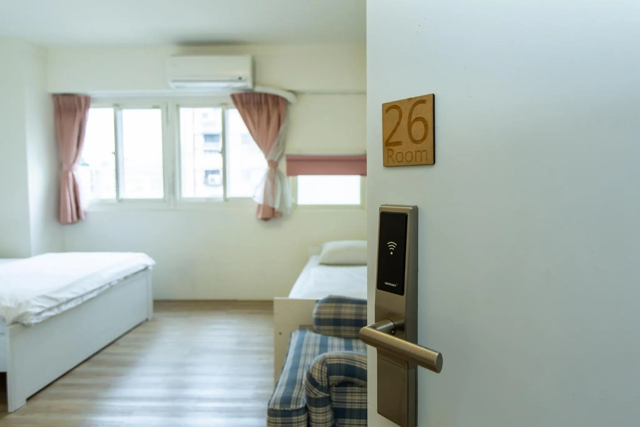 Photo of the whole room, Bed in Mr. Lobster’s Secret Den design hostel