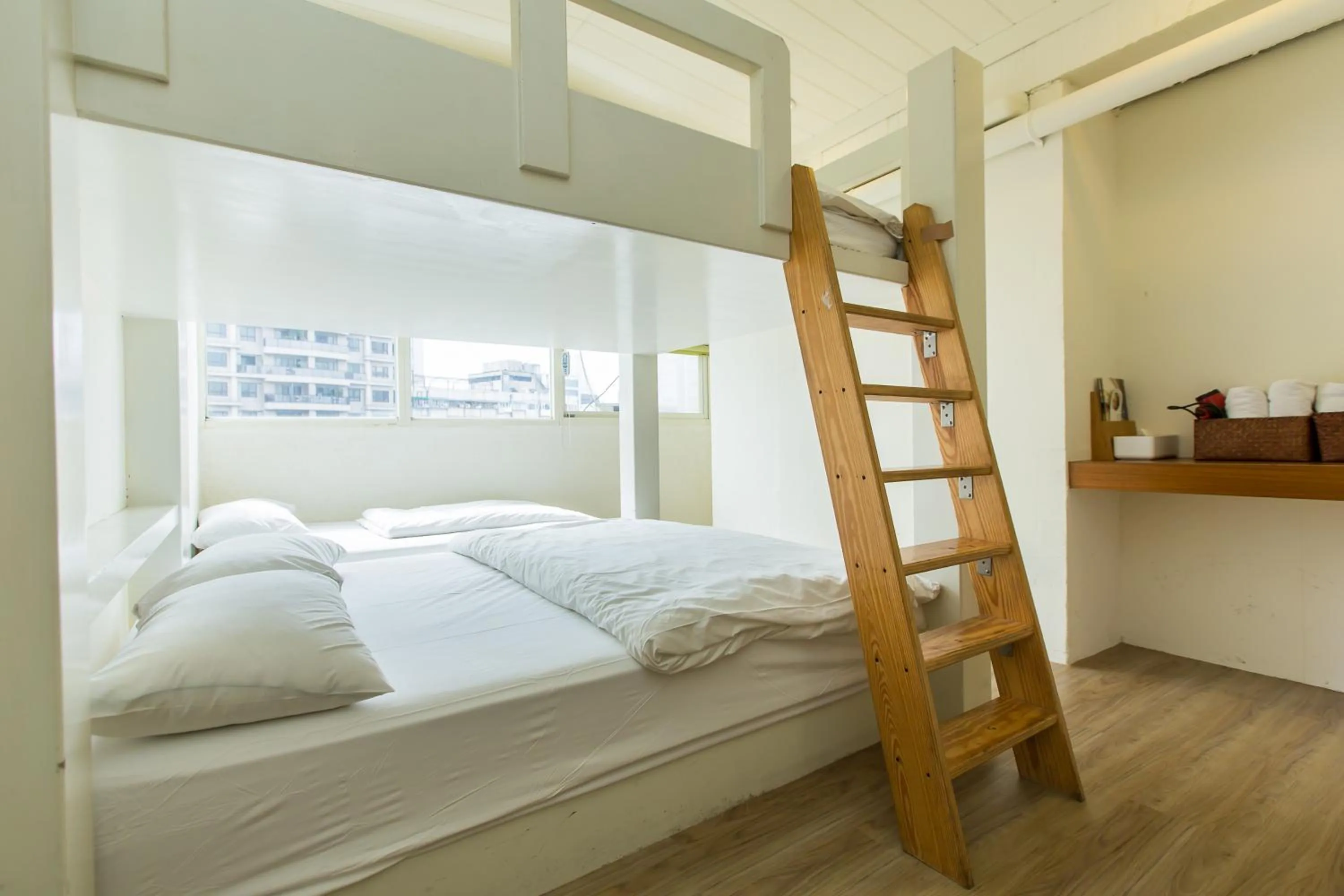 Photo of the whole room, Bed in Mr. Lobster’s Secret Den design hostel