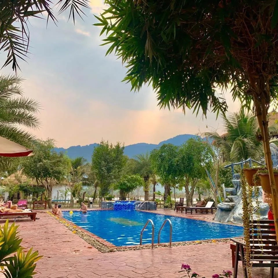 Swimming pool in Vang Vieng Savanh Sunset View Resort