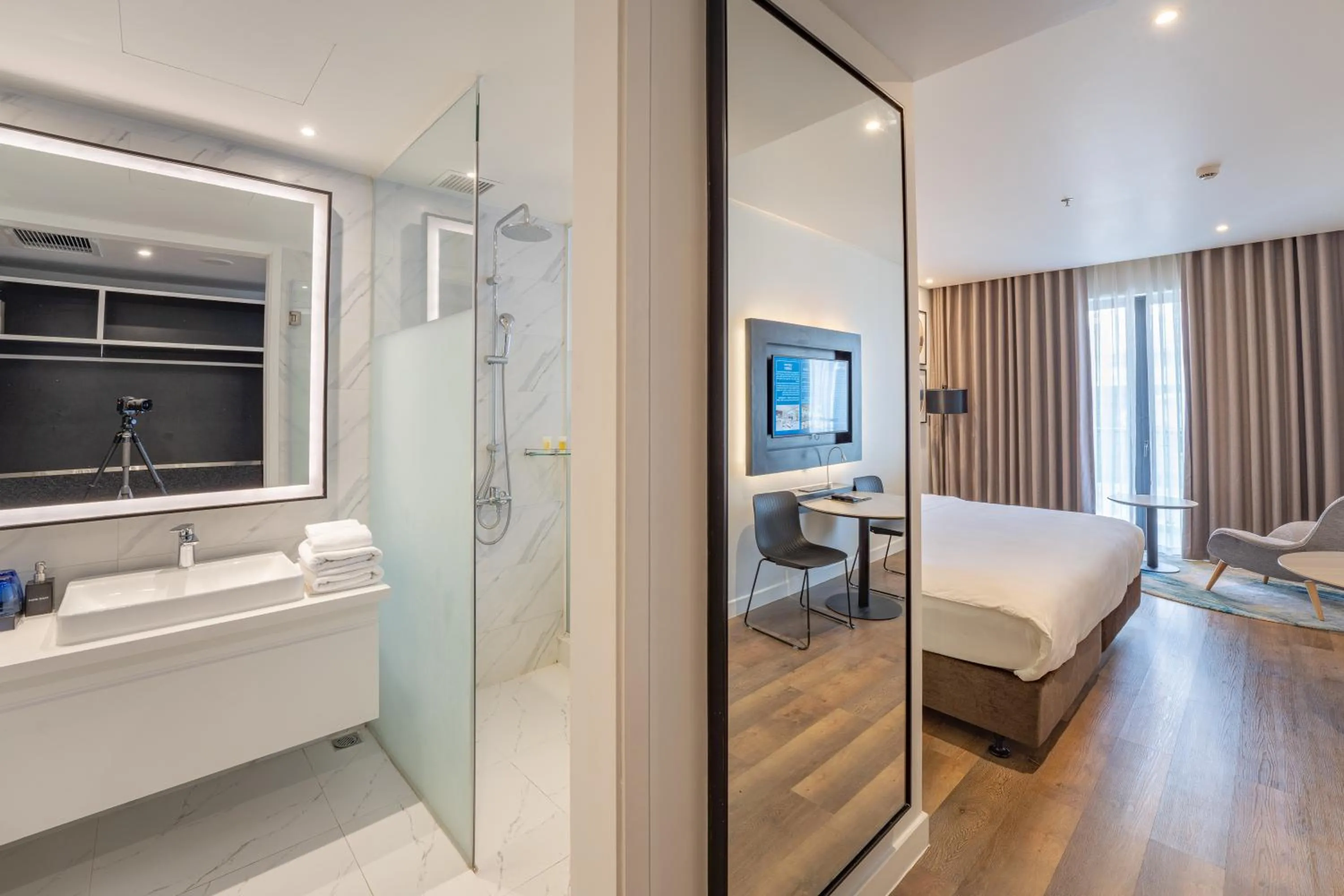 Bathroom, Bed in Hotel Soleil Ha Long, Trademark Collection by Wyndham