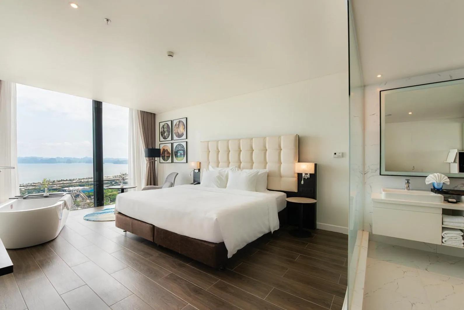 Bed in Hotel Soleil Ha Long, Trademark Collection by Wyndham