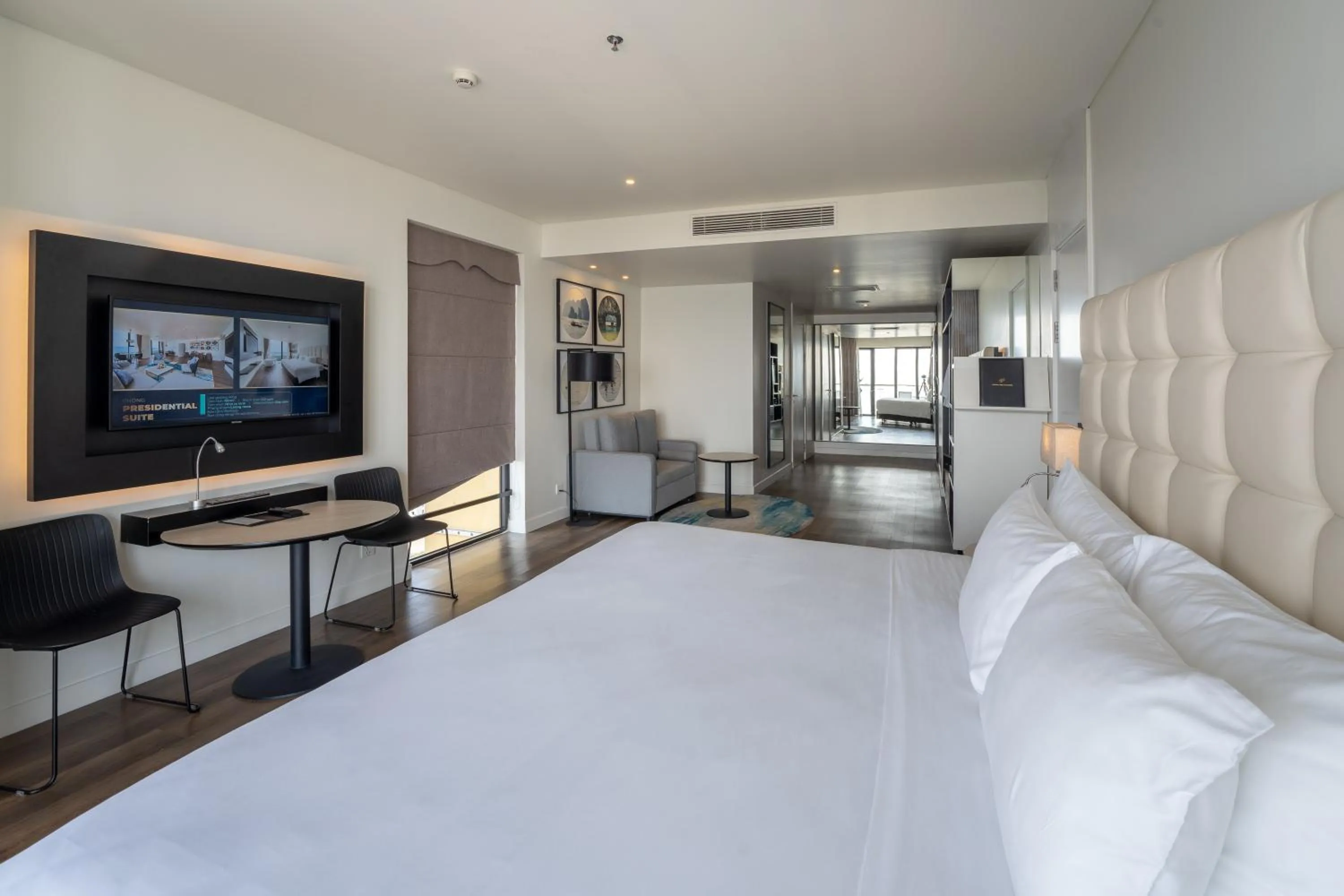 Living room, Bed in Hotel Soleil Ha Long, Trademark Collection by Wyndham