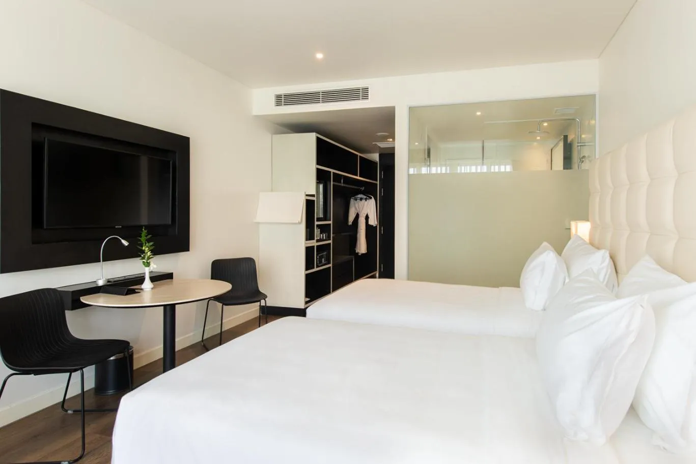 Photo of the whole room, Bed in Hotel Soleil Ha Long, Trademark Collection by Wyndham