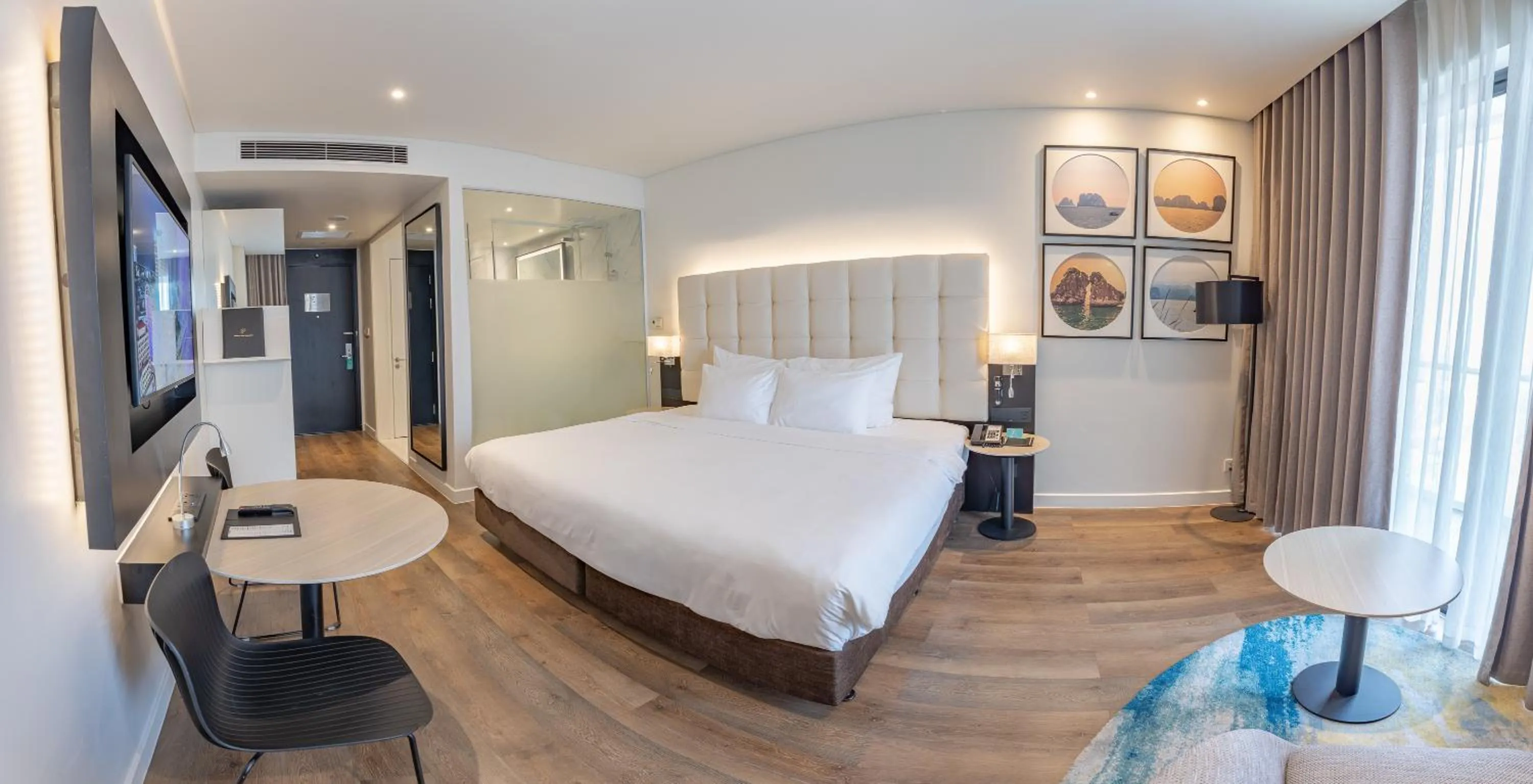 Photo of the whole room, Bed in Hotel Soleil Ha Long, Trademark Collection by Wyndham