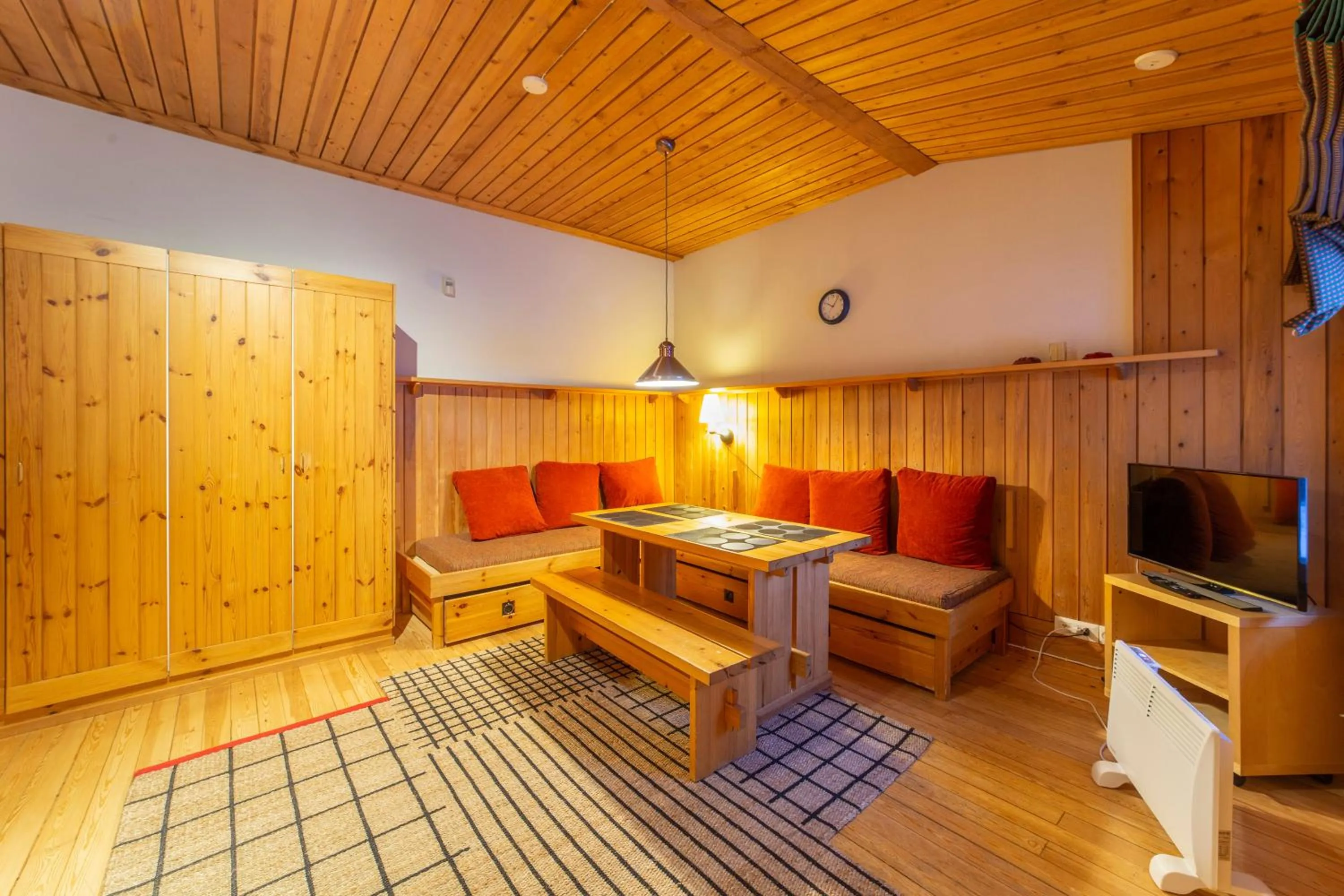 TV and multimedia in Kuukkeli Apartments Tokka