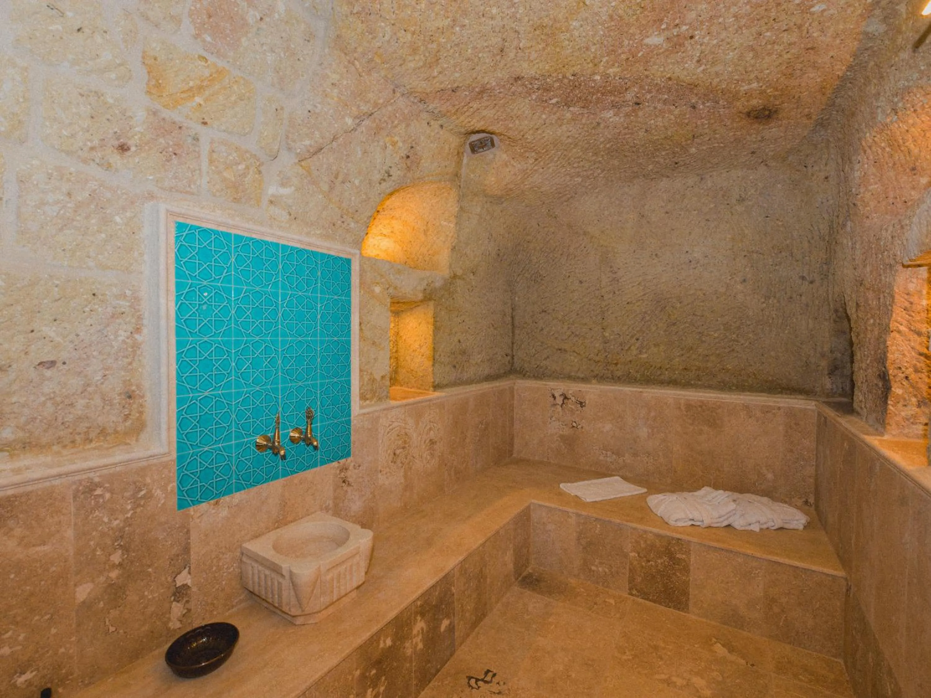 Public Bath in Evanthia Cave Suites - Special Class