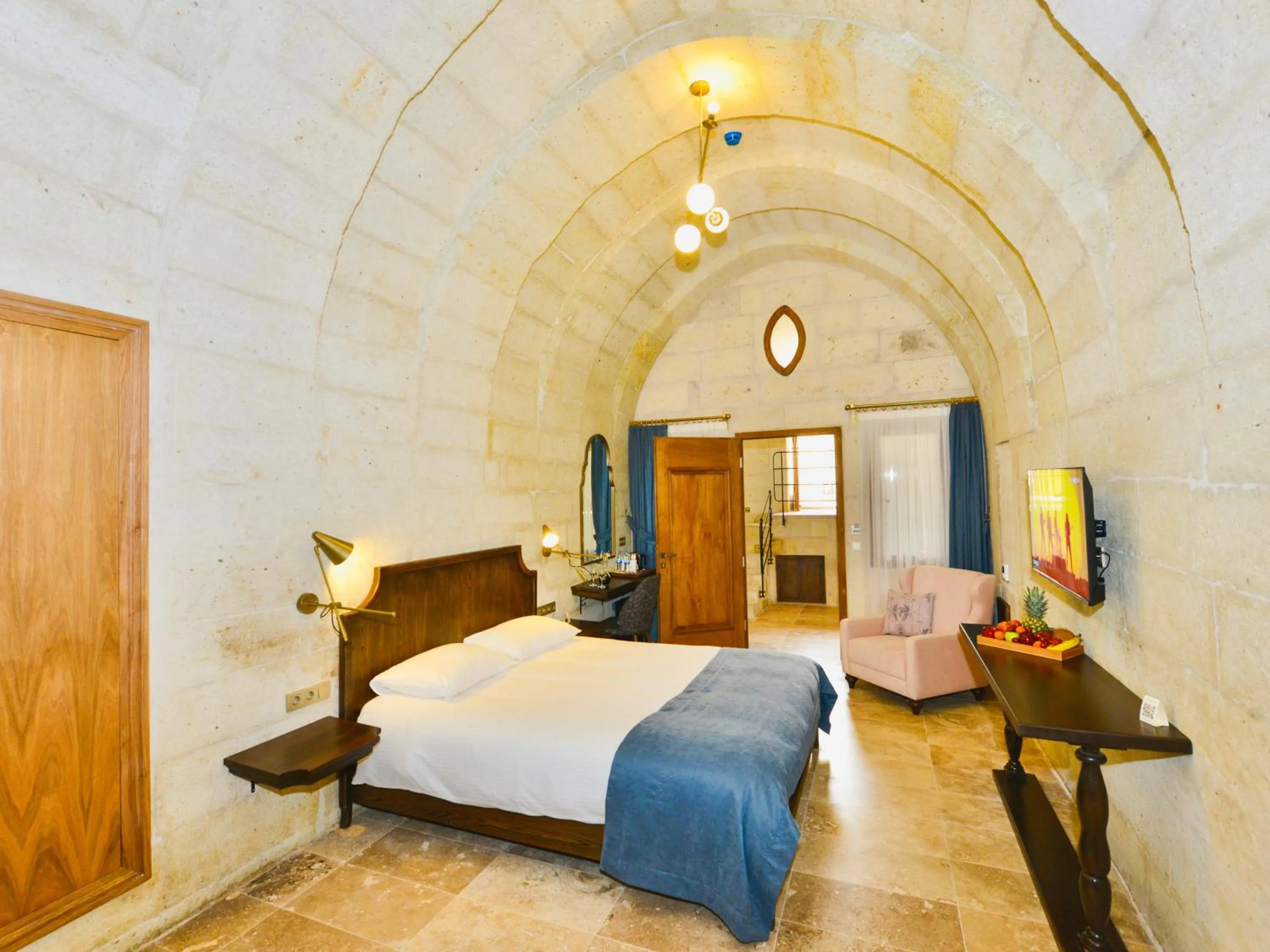 Bedroom, Bed in Evanthia Cave Suites - Special Class