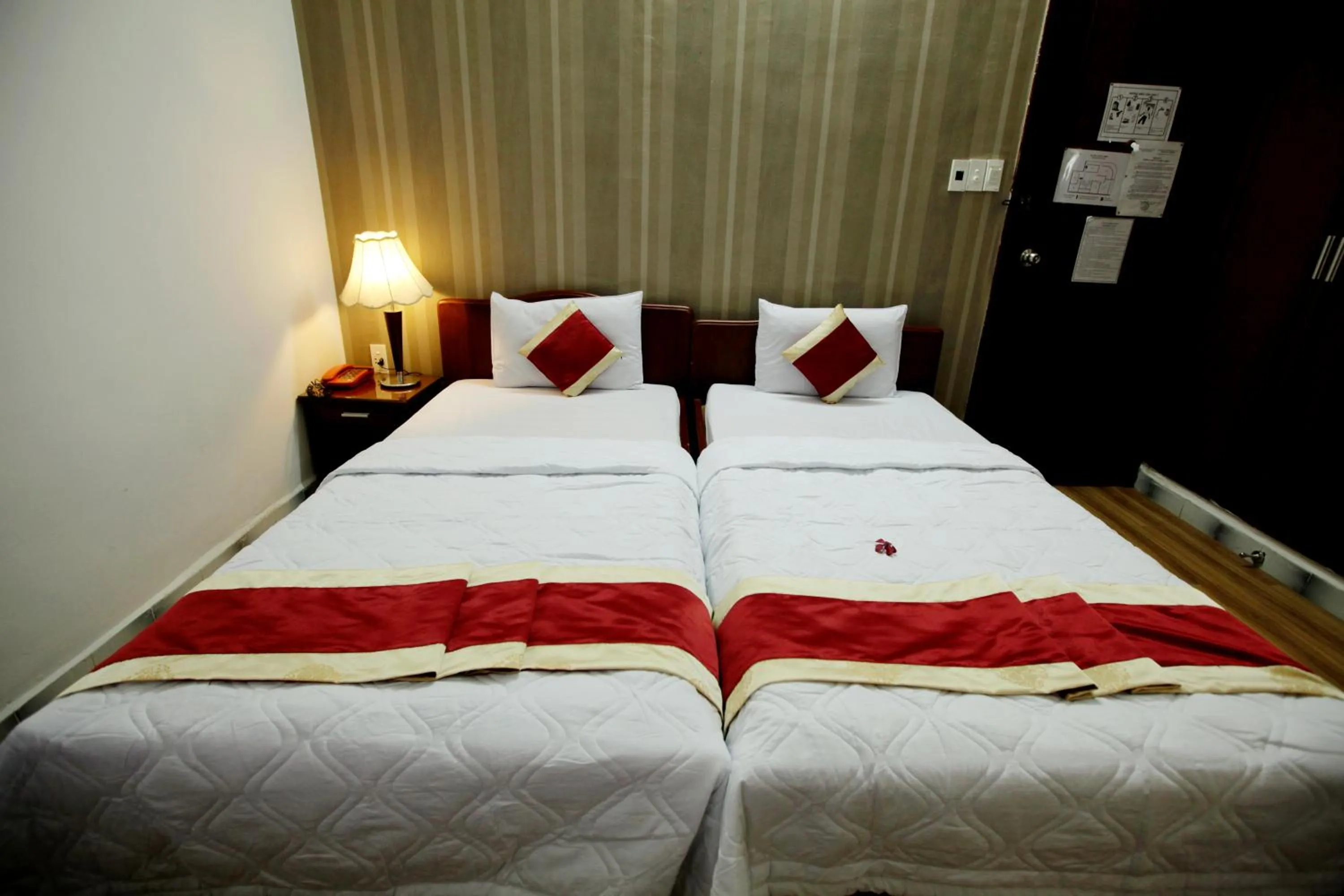 Photo of the whole room, Bed in Tan Da Hotel