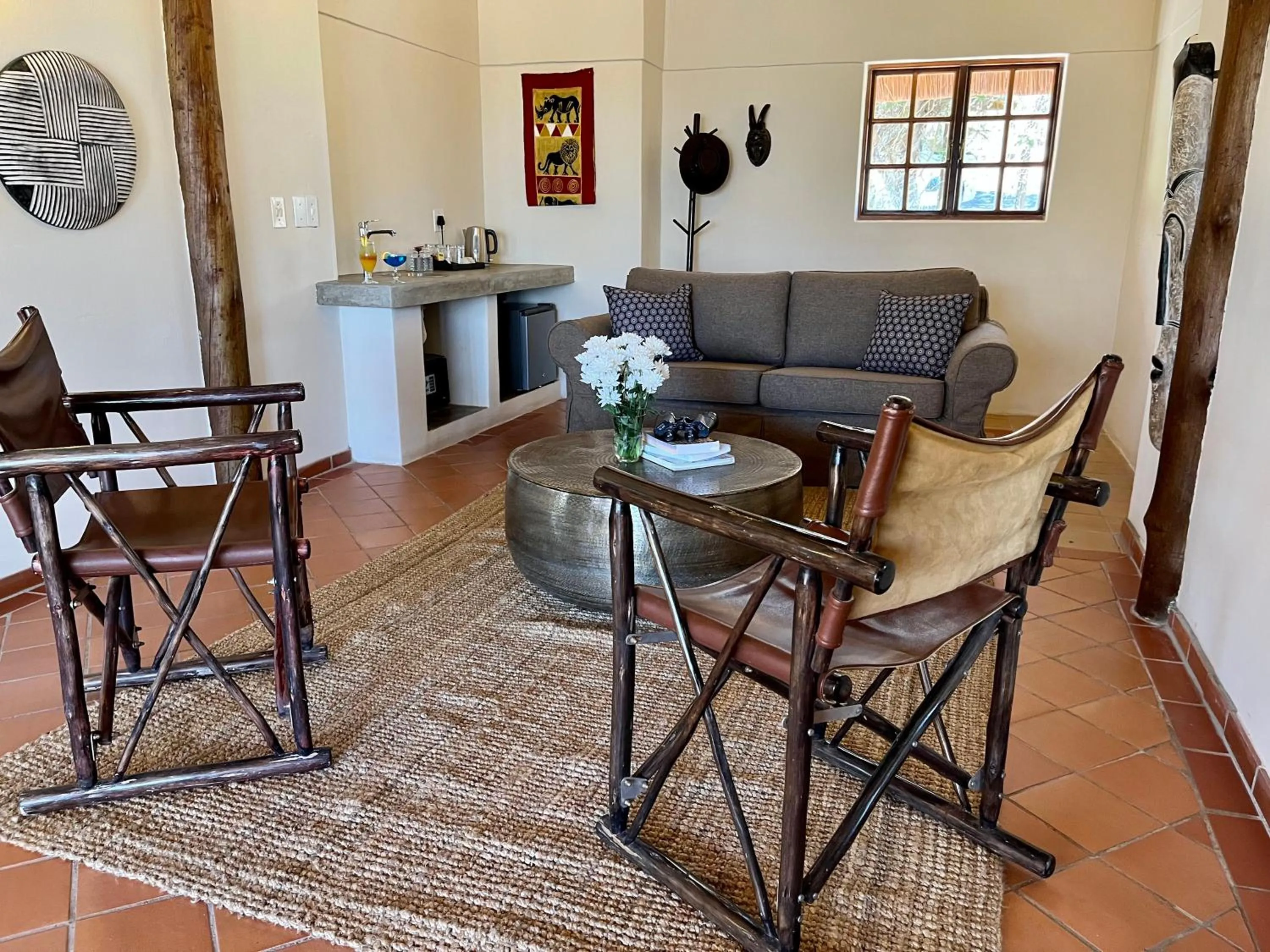 Living room in MILIMA Big 5 Safari Lodge