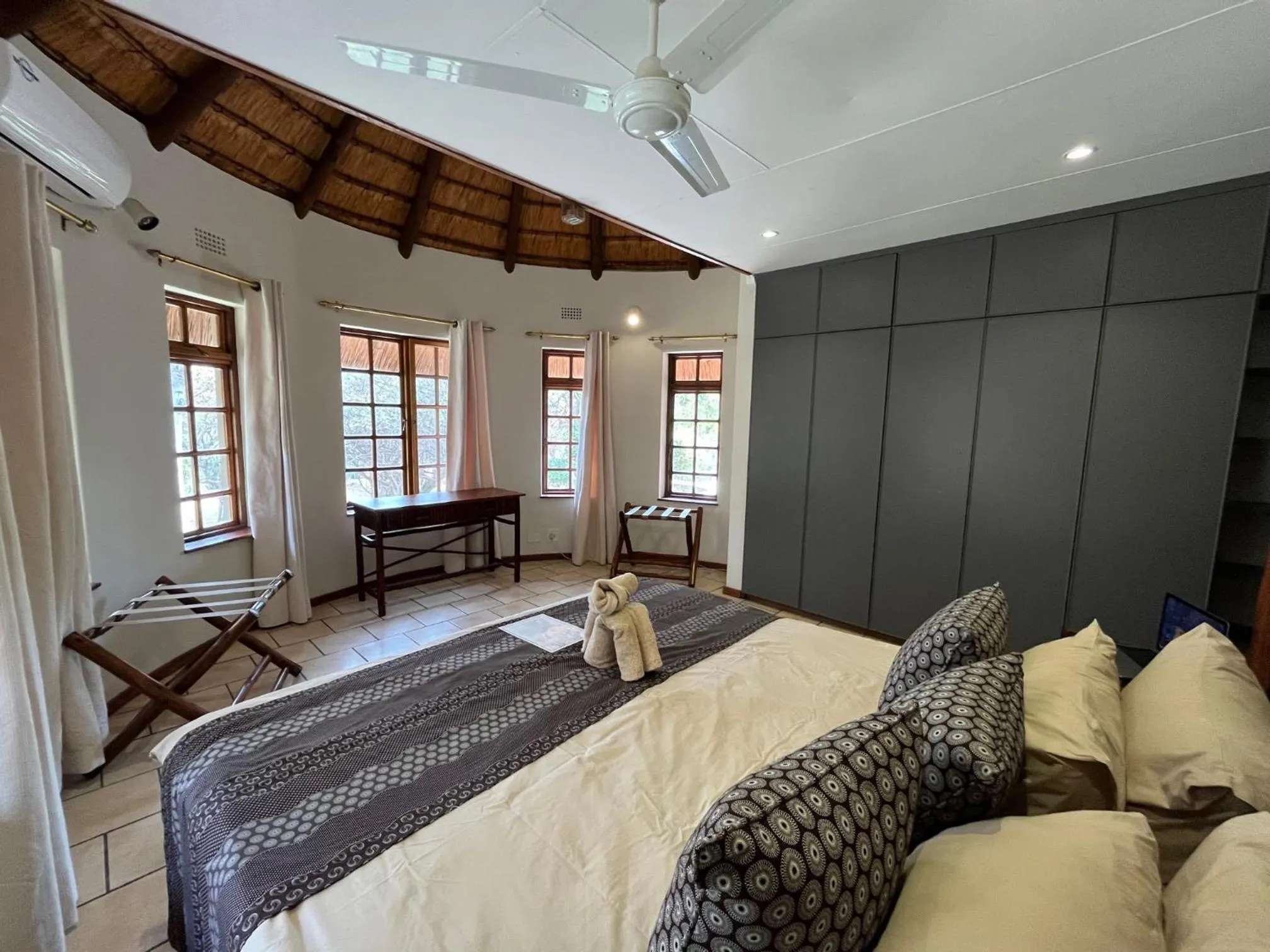 Bedroom, Bed in MILIMA Big 5 Safari Lodge