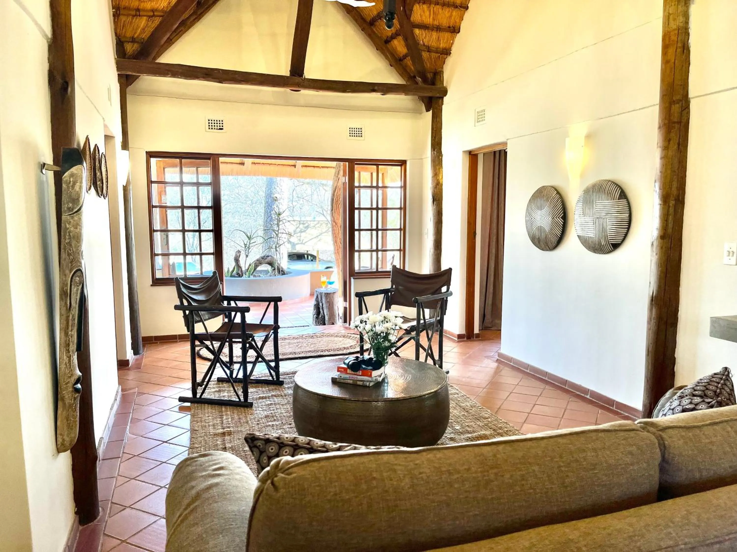 Living room in MILIMA Big 5 Safari Lodge