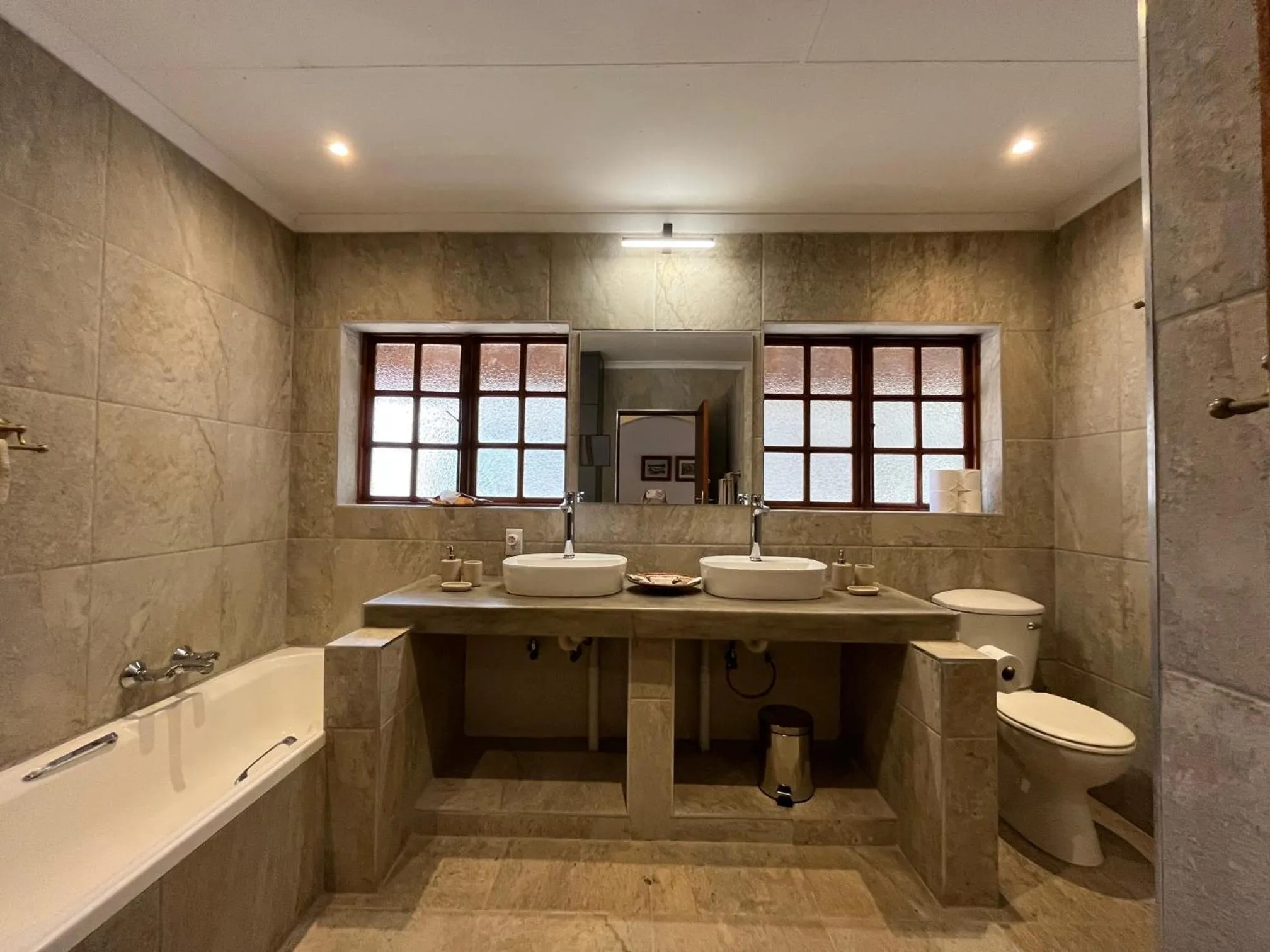 Bath in MILIMA Big 5 Safari Lodge