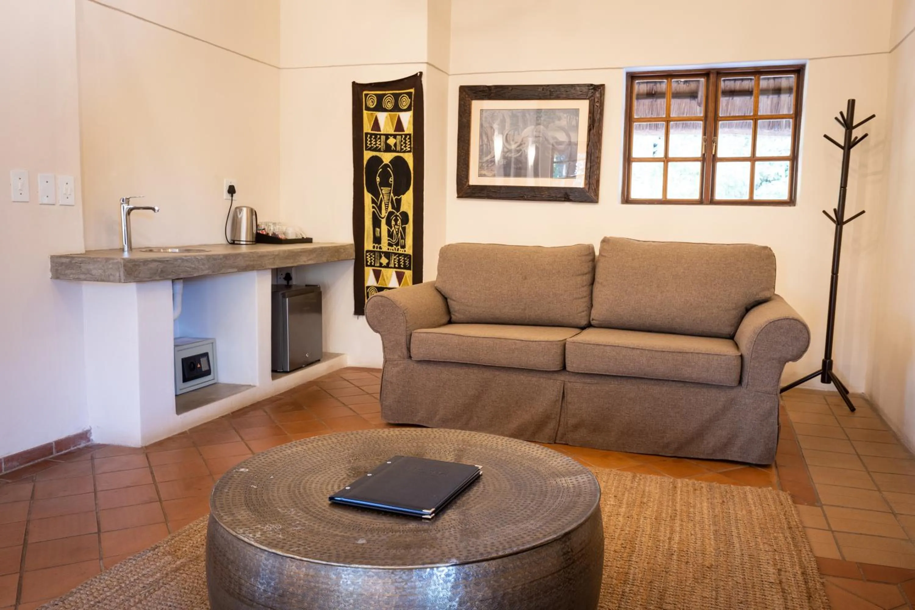 Living room in MILIMA Big 5 Safari Lodge