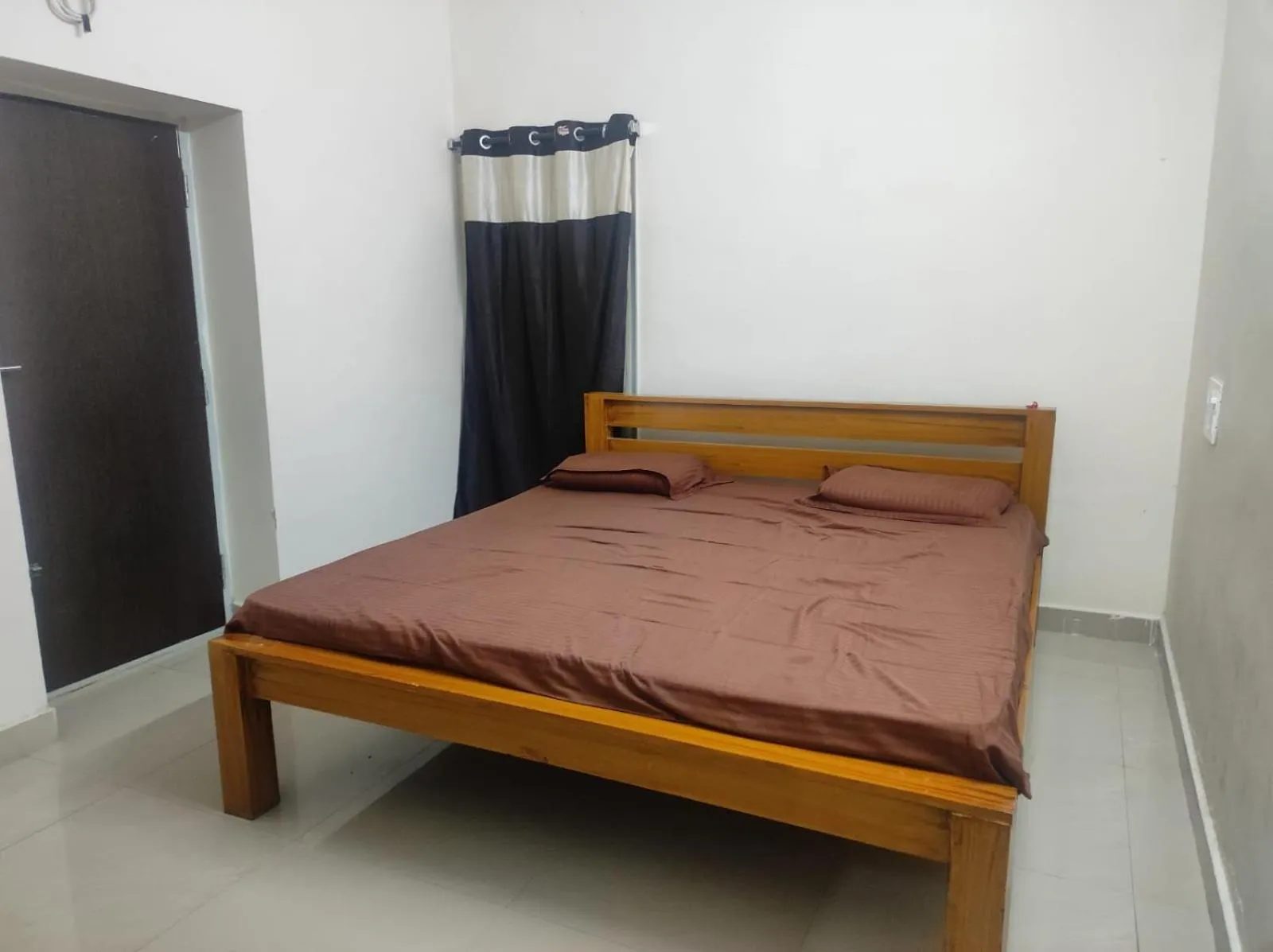 Bed in BACPAC MONKEY COLIVING