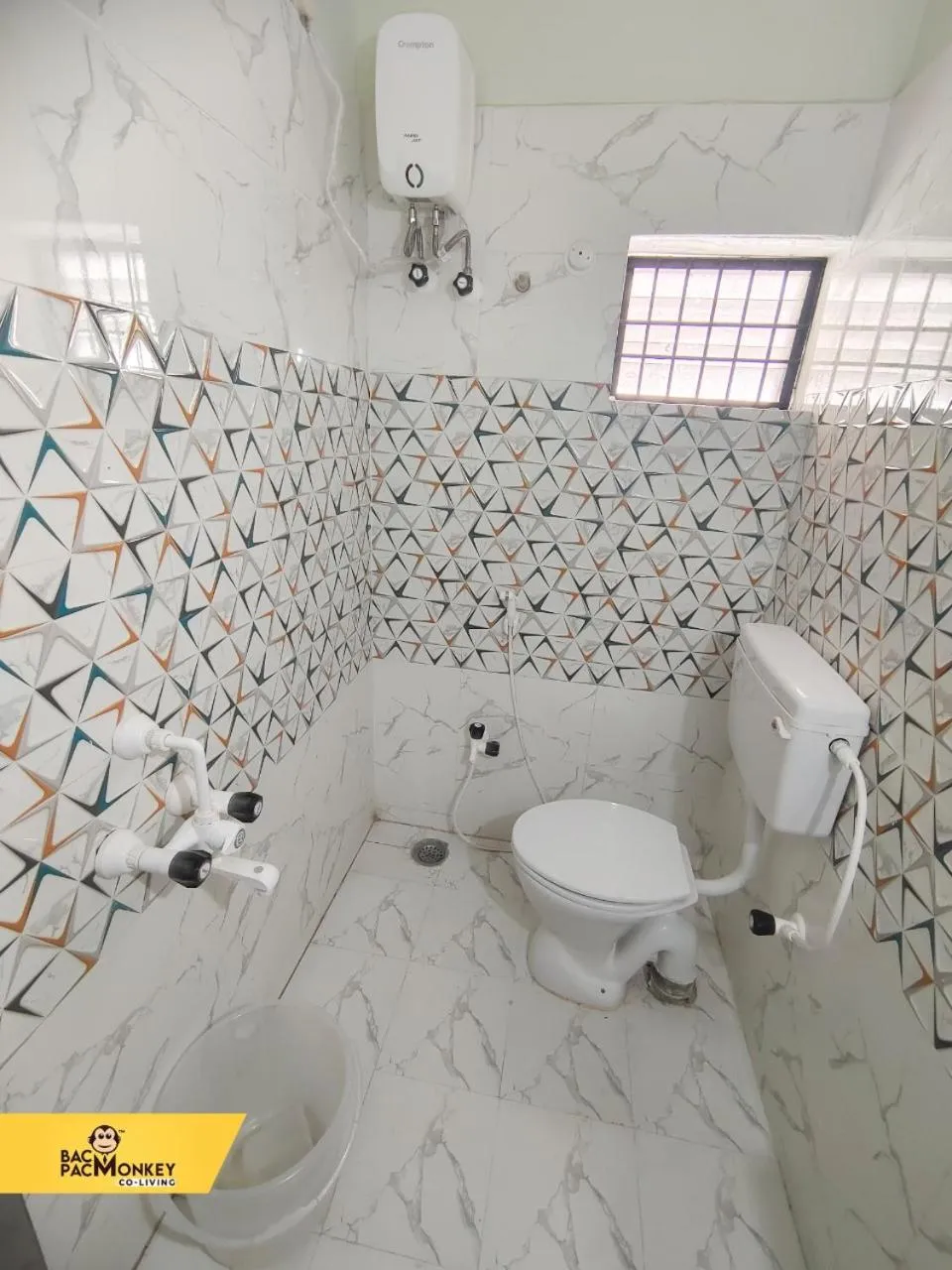 Shower in BACPAC MONKEY COLIVING