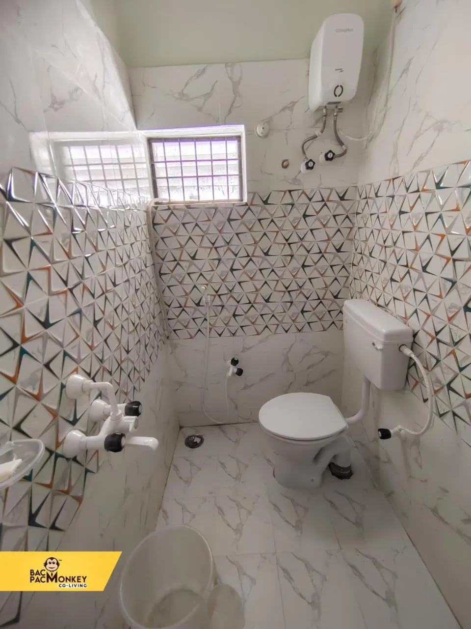 Shower in BACPAC MONKEY COLIVING