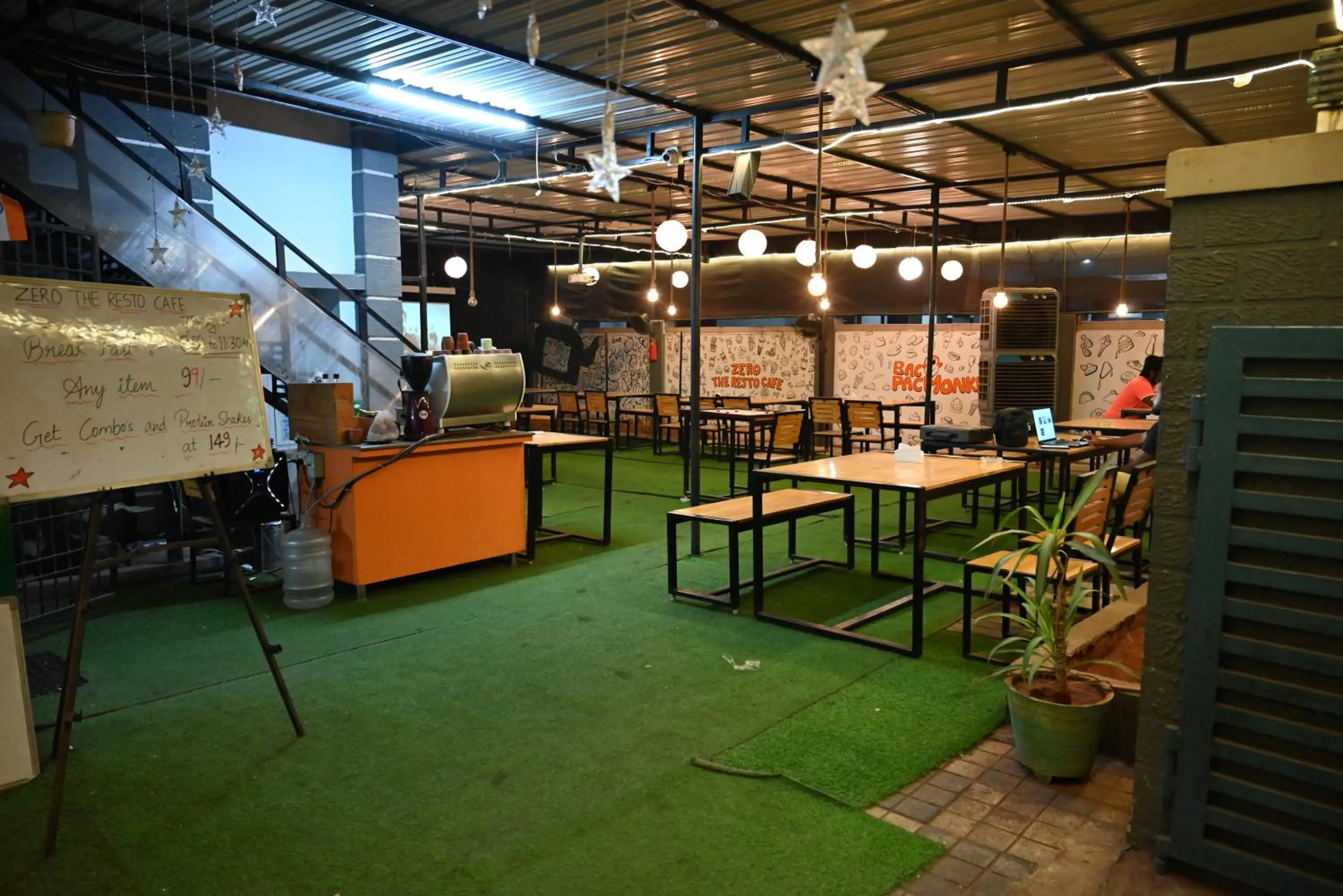 Restaurant/places to eat in BACPAC MONKEY COLIVING