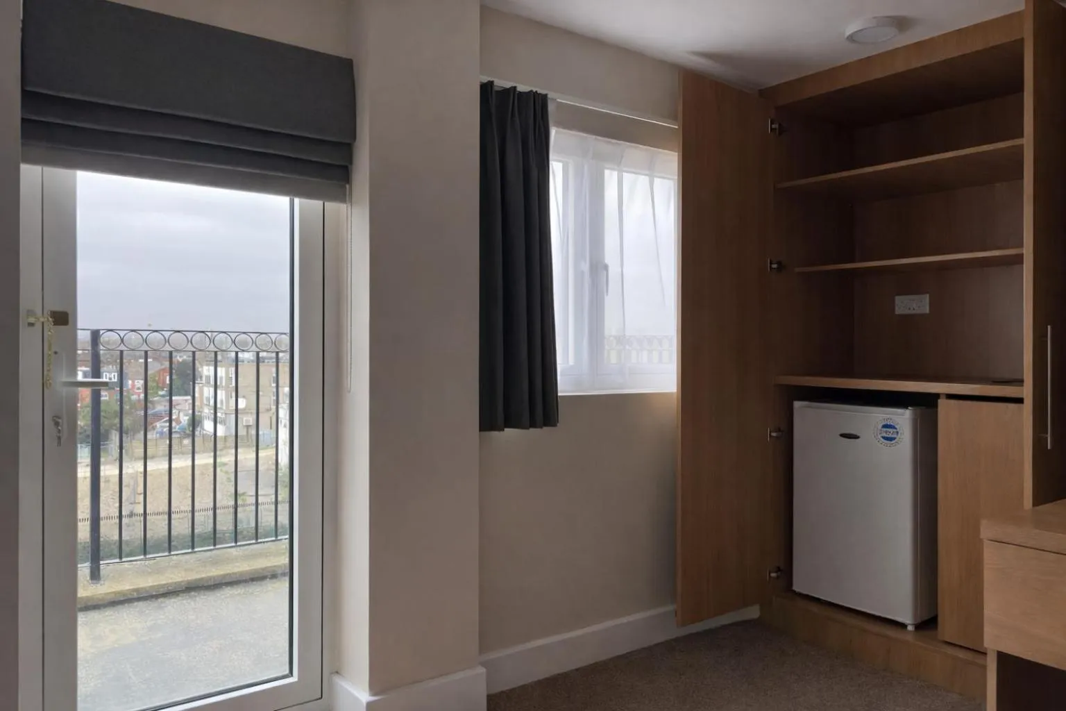 Bedroom in Best Western Northfields Ealing Hotel