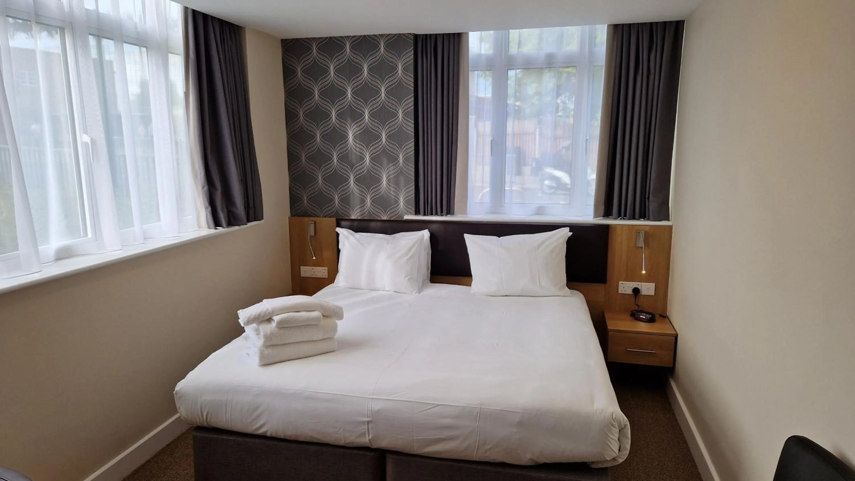 Bed in Best Western Northfields Ealing Hotel