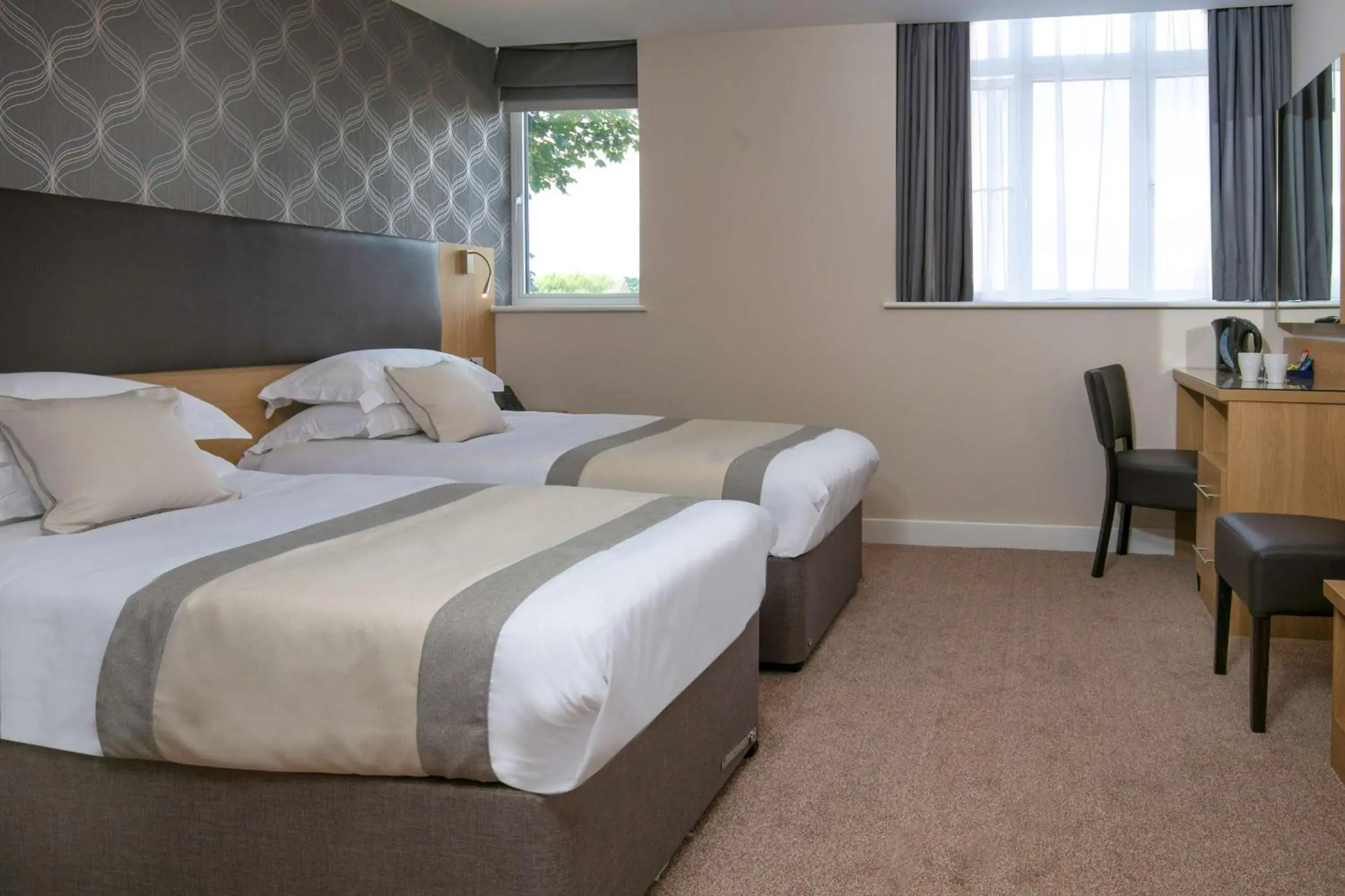 Superior Twin Room in Best Western Northfields Ealing Hotel Superior Twin Room in Best Western Northfields Ealing Hotel