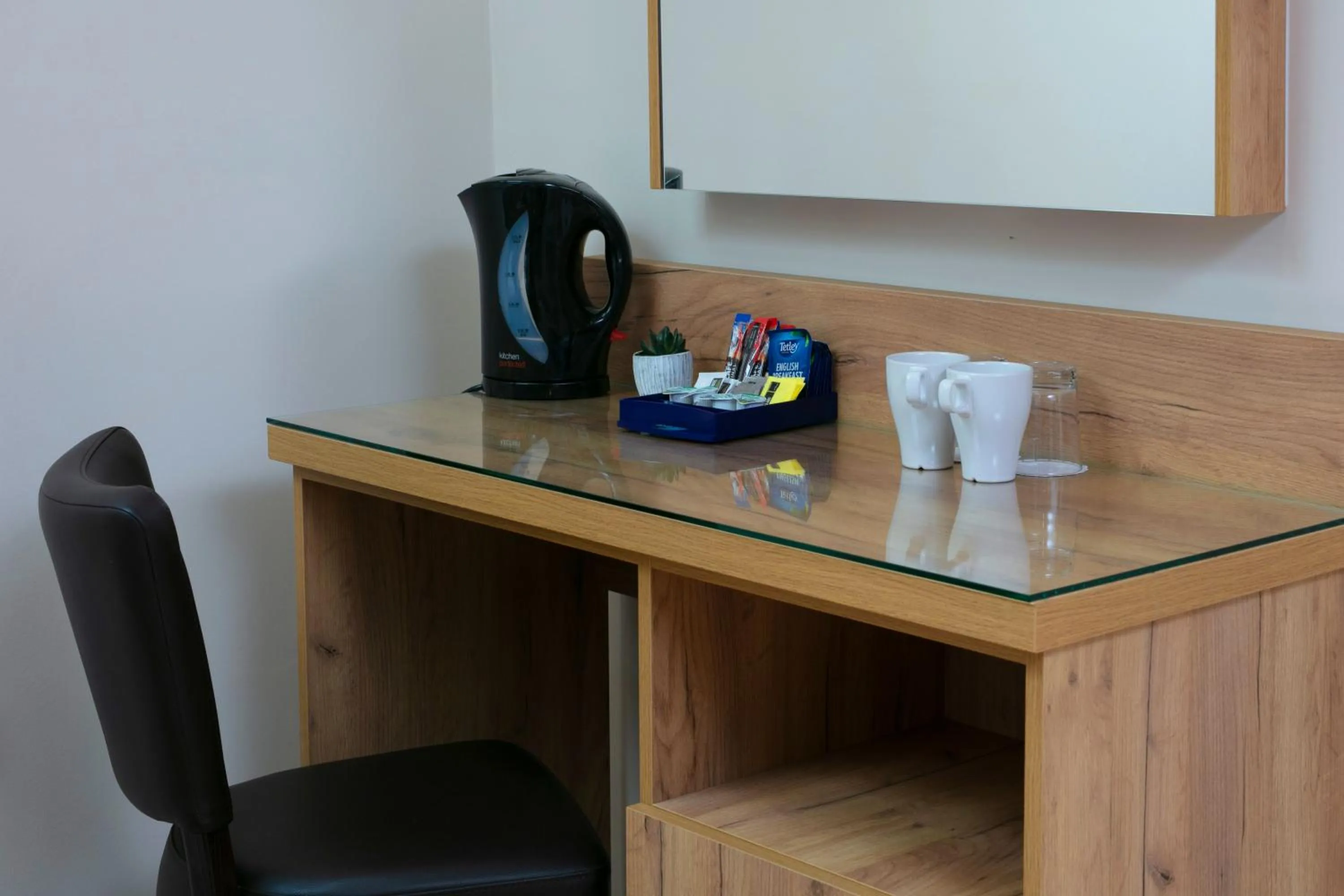 Coffee/tea facilities in Best Western Northfields Ealing Hotel