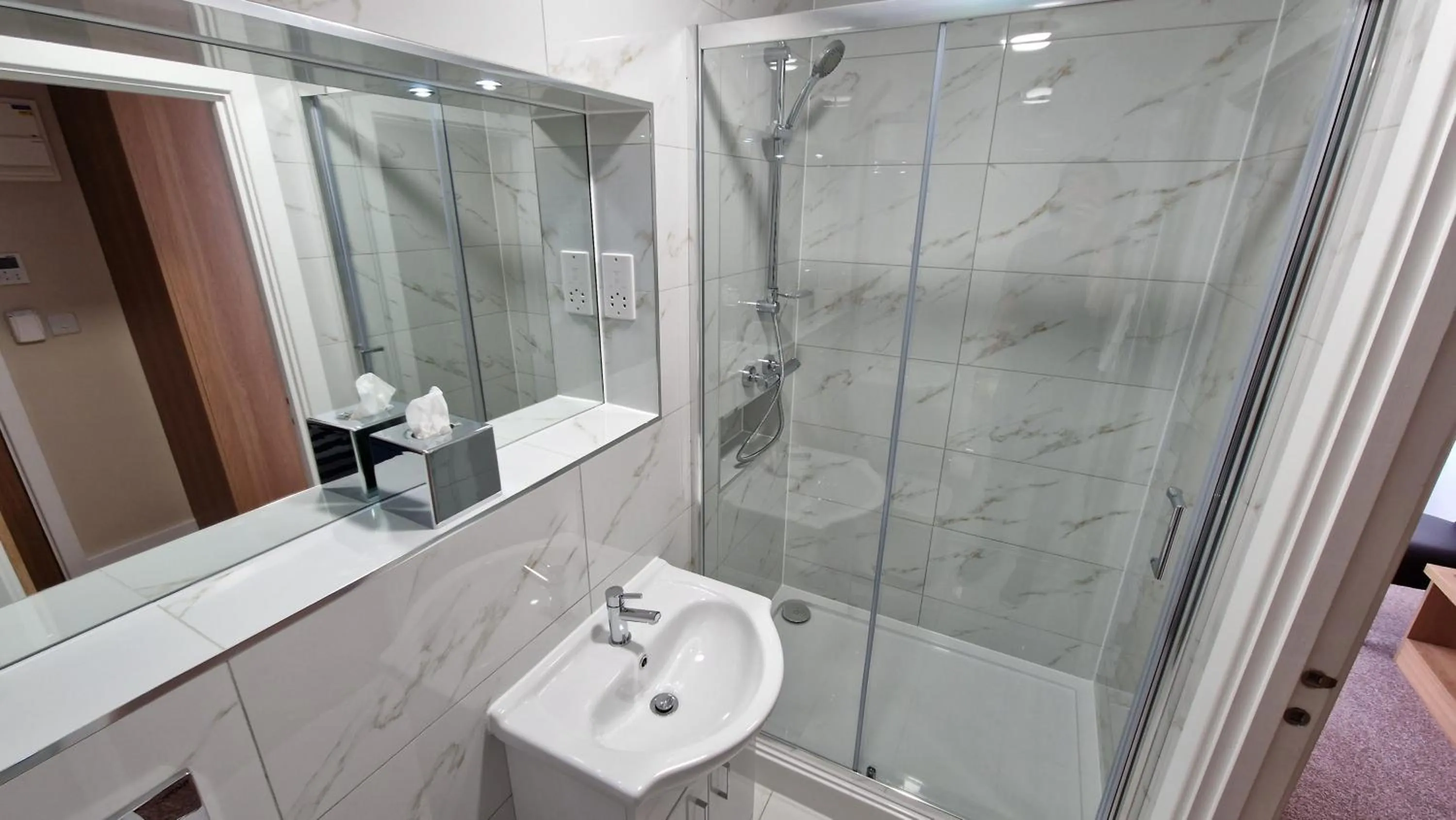 Bathroom in Best Western Northfields Ealing Hotel