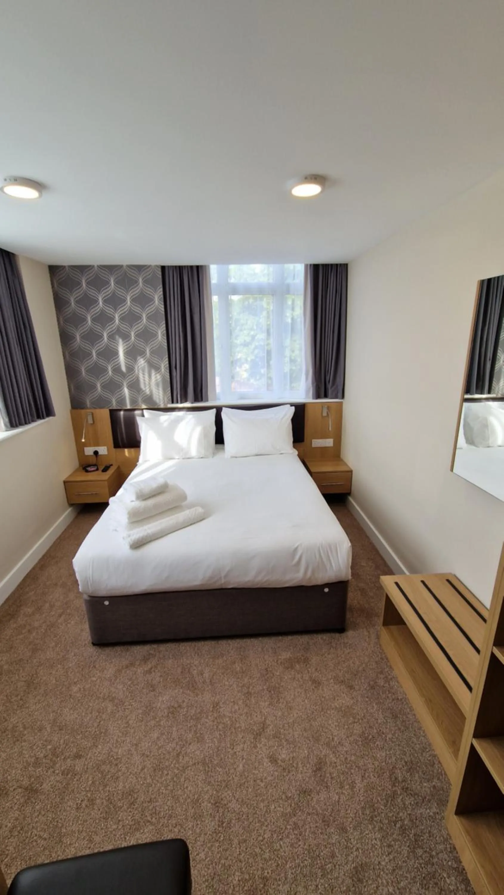 Photo of the whole room, Bed in Best Western Northfields Ealing Hotel