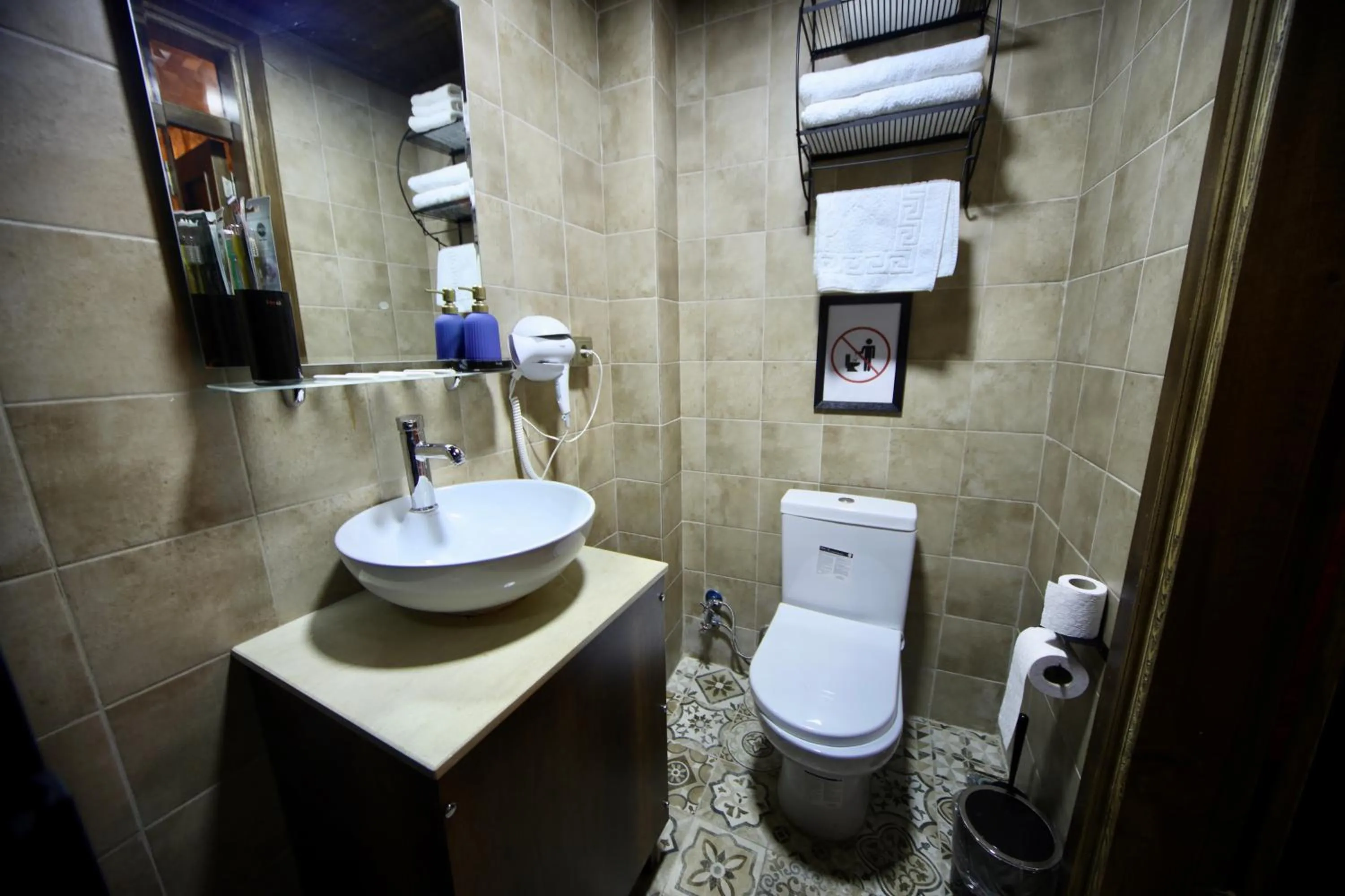 Bathroom in Kaliruha Hotel