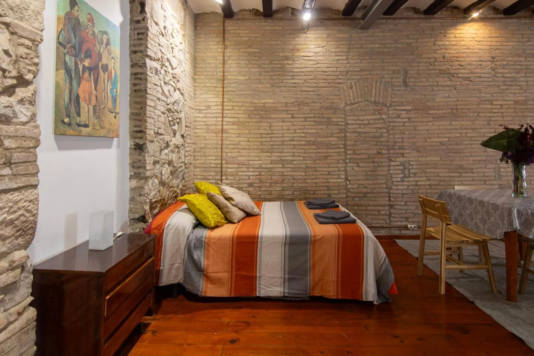 Bed in Gaudí Ramblas