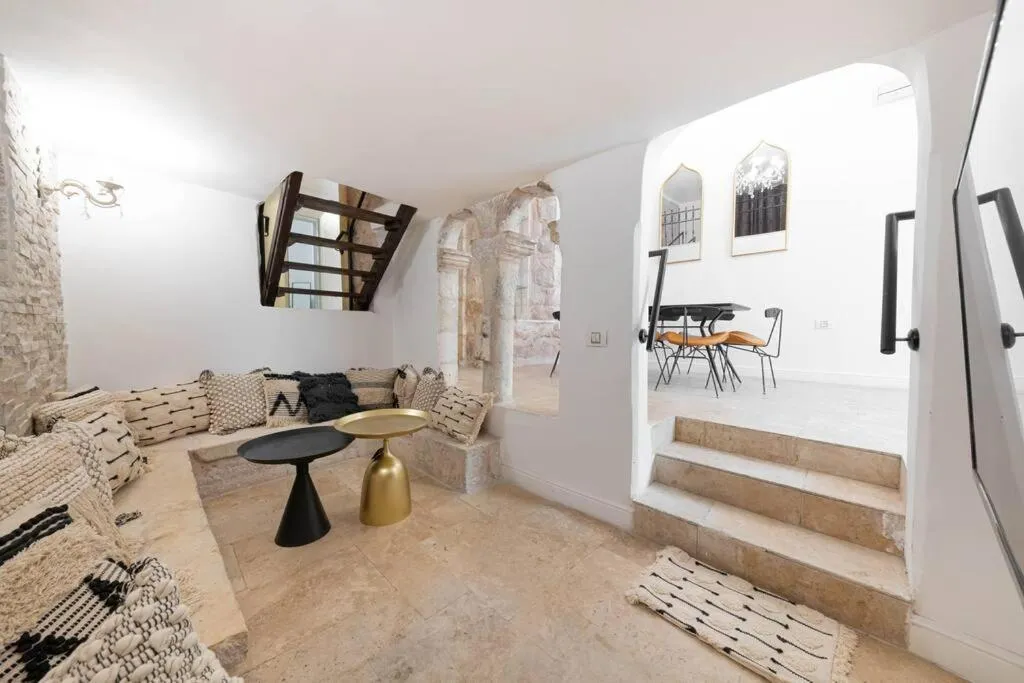 Living room in Tish Hotel