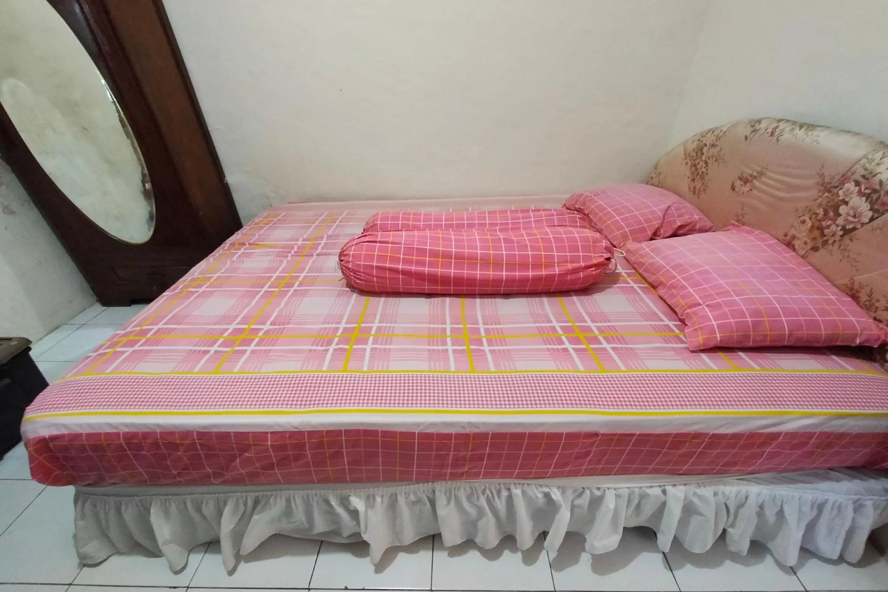 Bedroom, Bed in Hotel O Desa Wisata TarajuNearGunung Panggung